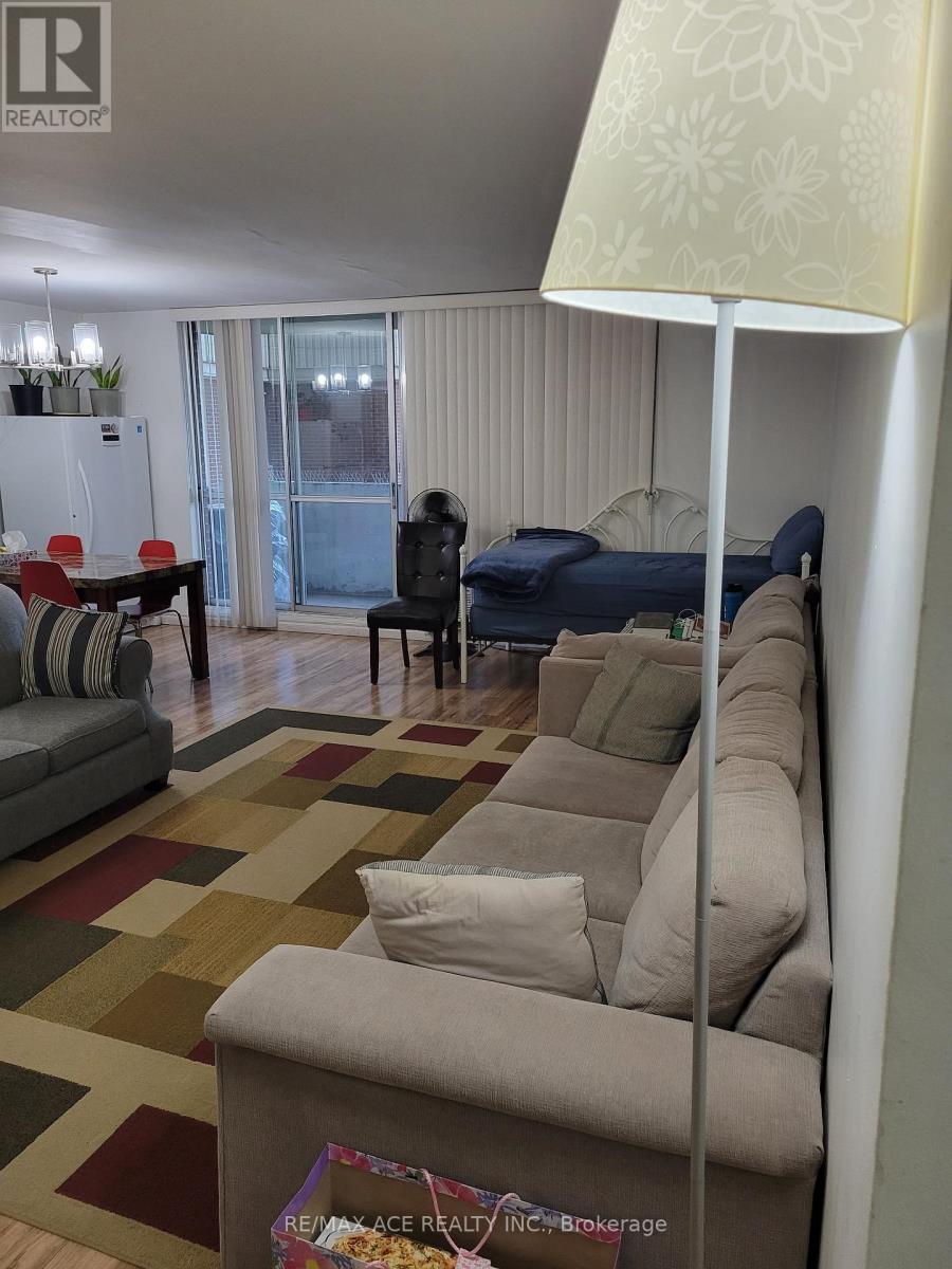 2011 - 5 Massey Square, Toronto, Ontario  M4C 5L6 - Photo 4 - E12573532