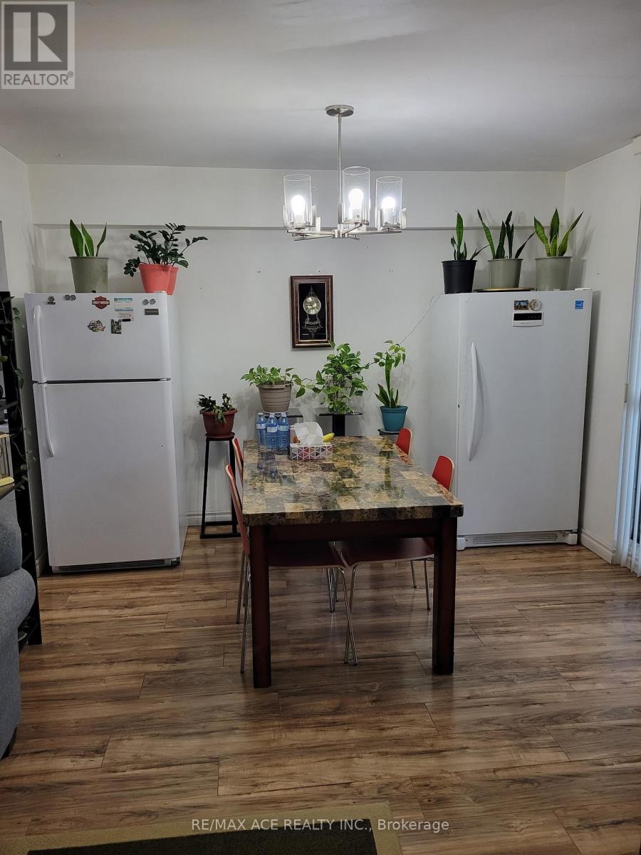 2011 - 5 Massey Square, Toronto, Ontario  M4C 5L6 - Photo 7 - E12573532