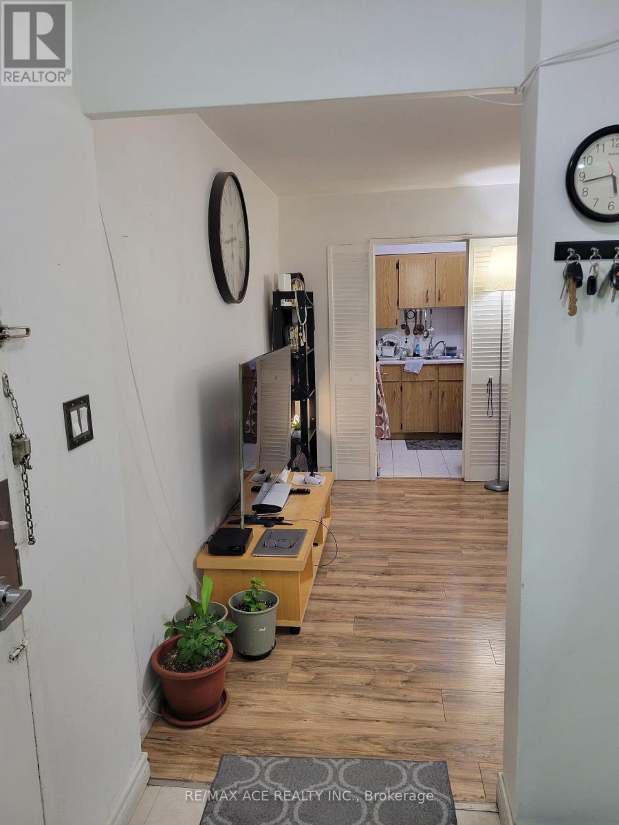 2011 - 5 Massey Square, Toronto, Ontario  M4C 5L6 - Photo 8 - E12573532