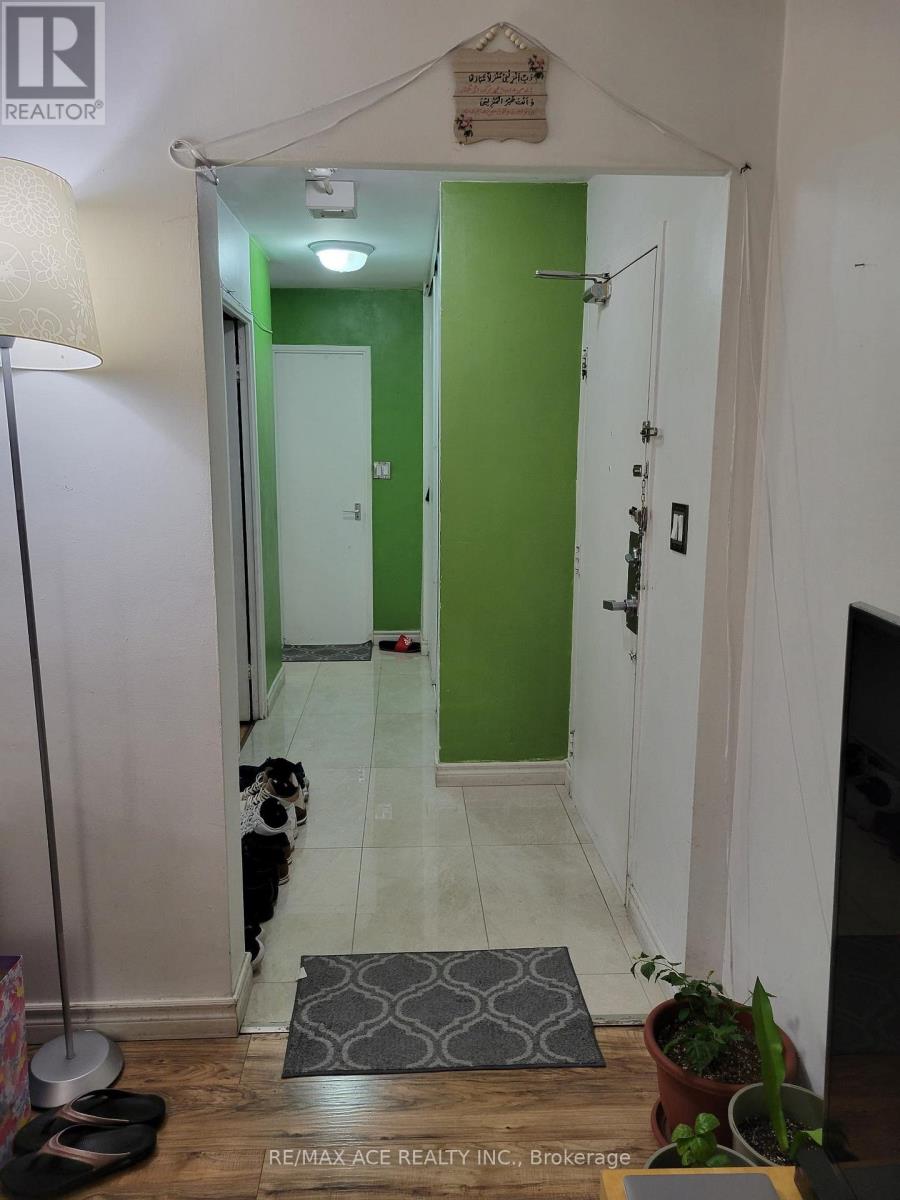 2011 - 5 Massey Square, Toronto, Ontario  M4C 5L6 - Photo 9 - E12573532