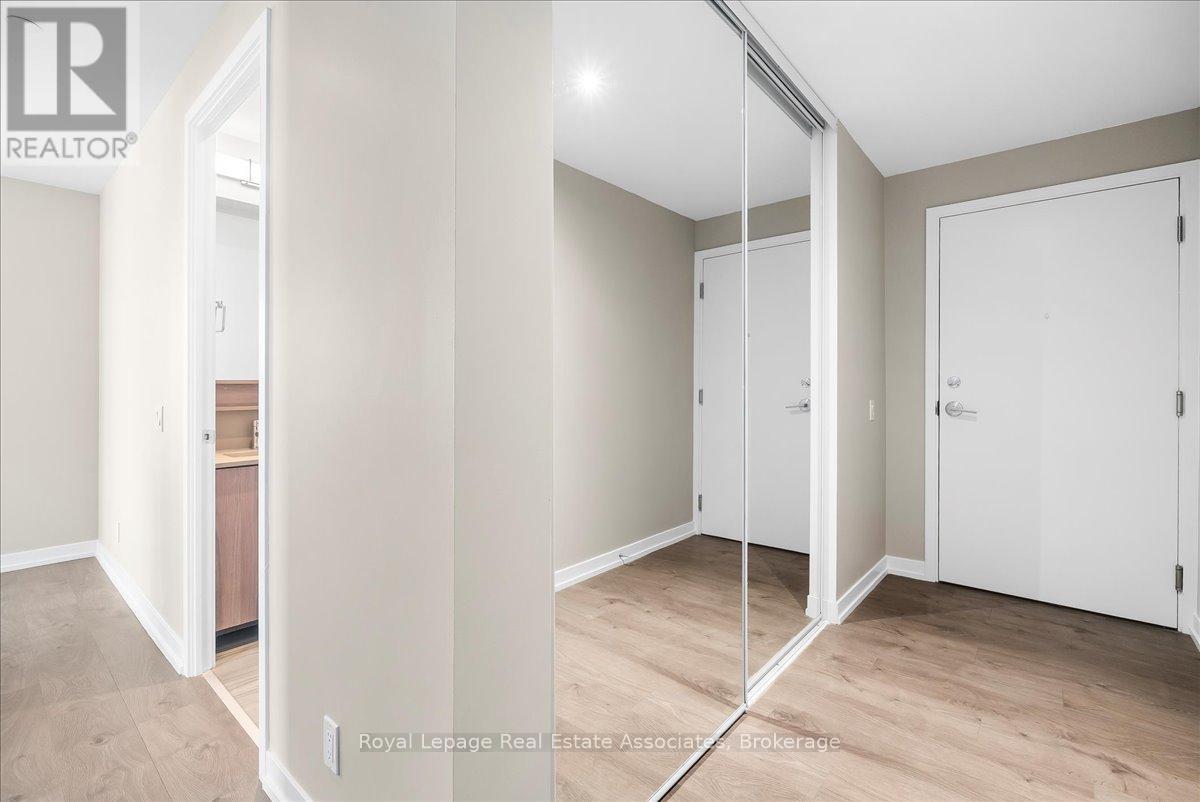 6112 - 950 Portage Parkway, Vaughan, Ontario L4K 0J6 - Photo 2 - N12573522