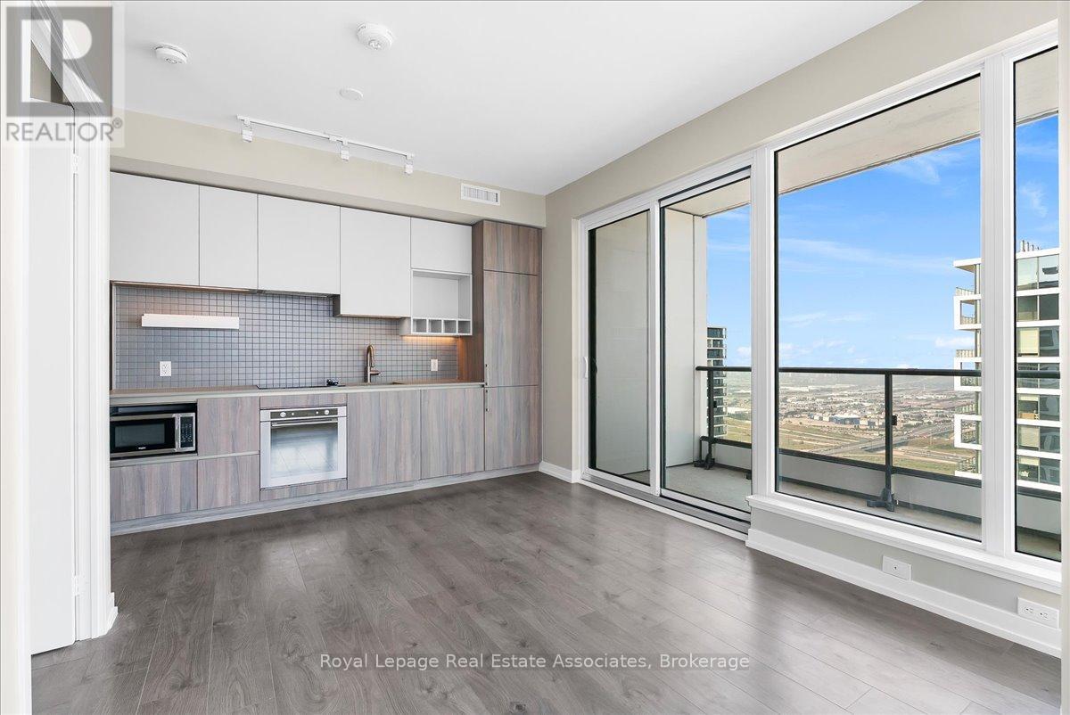 6112 - 950 Portage Parkway, Vaughan, Ontario L4K 0J6 - Photo 8 - N12573522