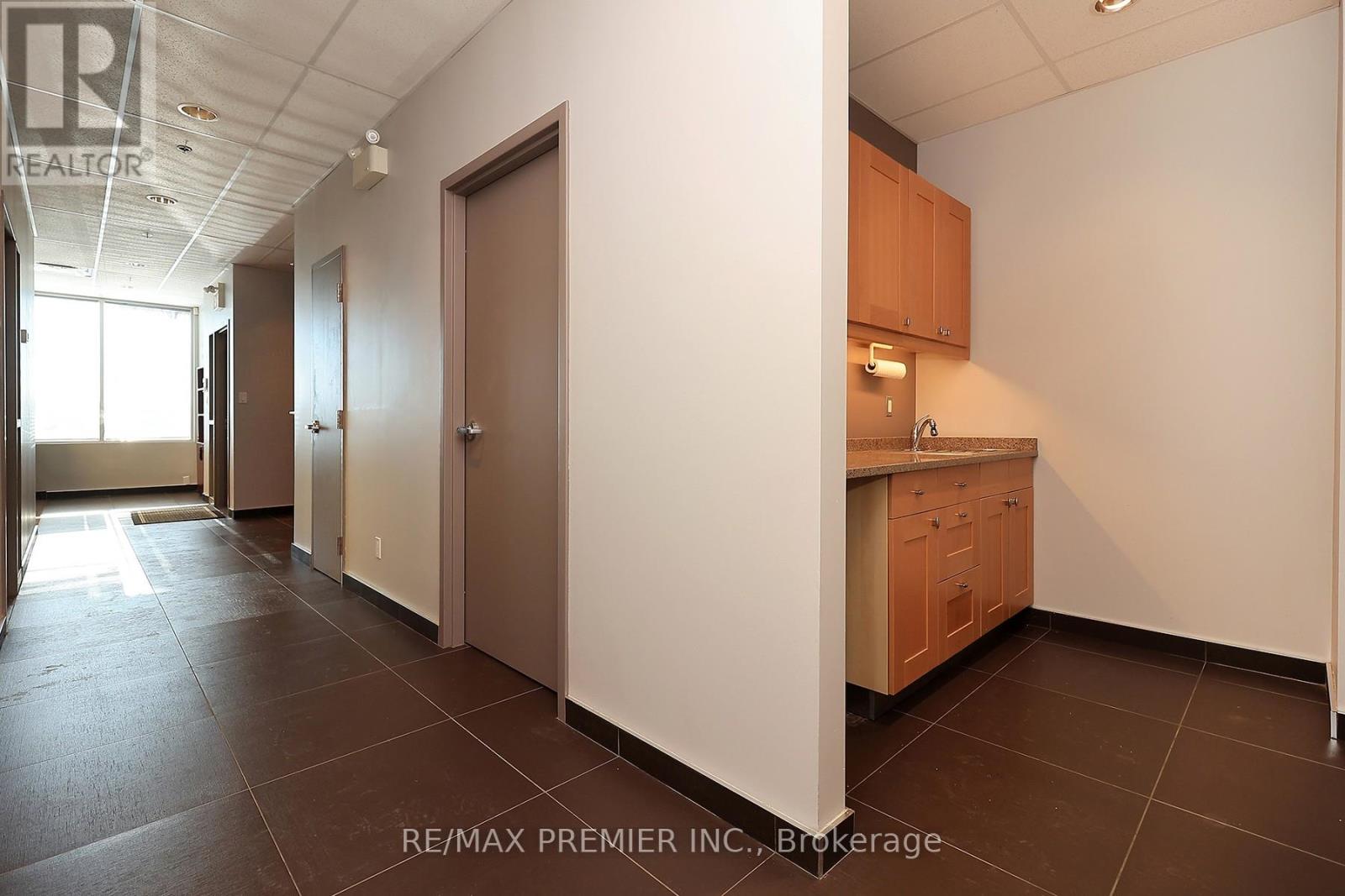 15 - 595 Cityview Boulevard, Vaughan, Ontario  L4H 3M7 - Photo 13 - N12573550