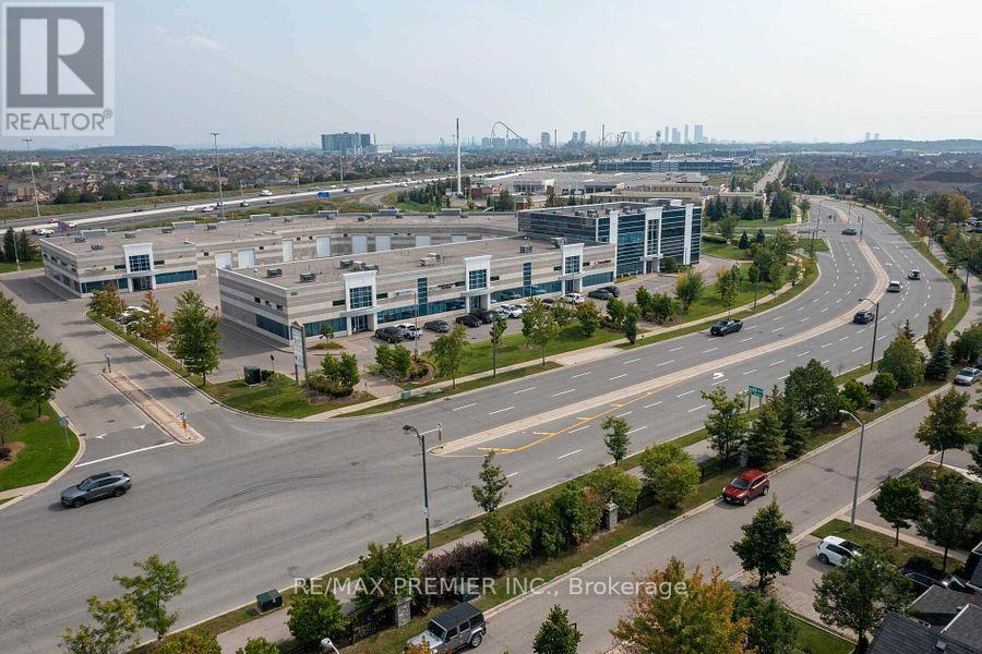 15 - 595 Cityview Boulevard, Vaughan, Ontario  L4H 3M7 - Photo 2 - N12573550