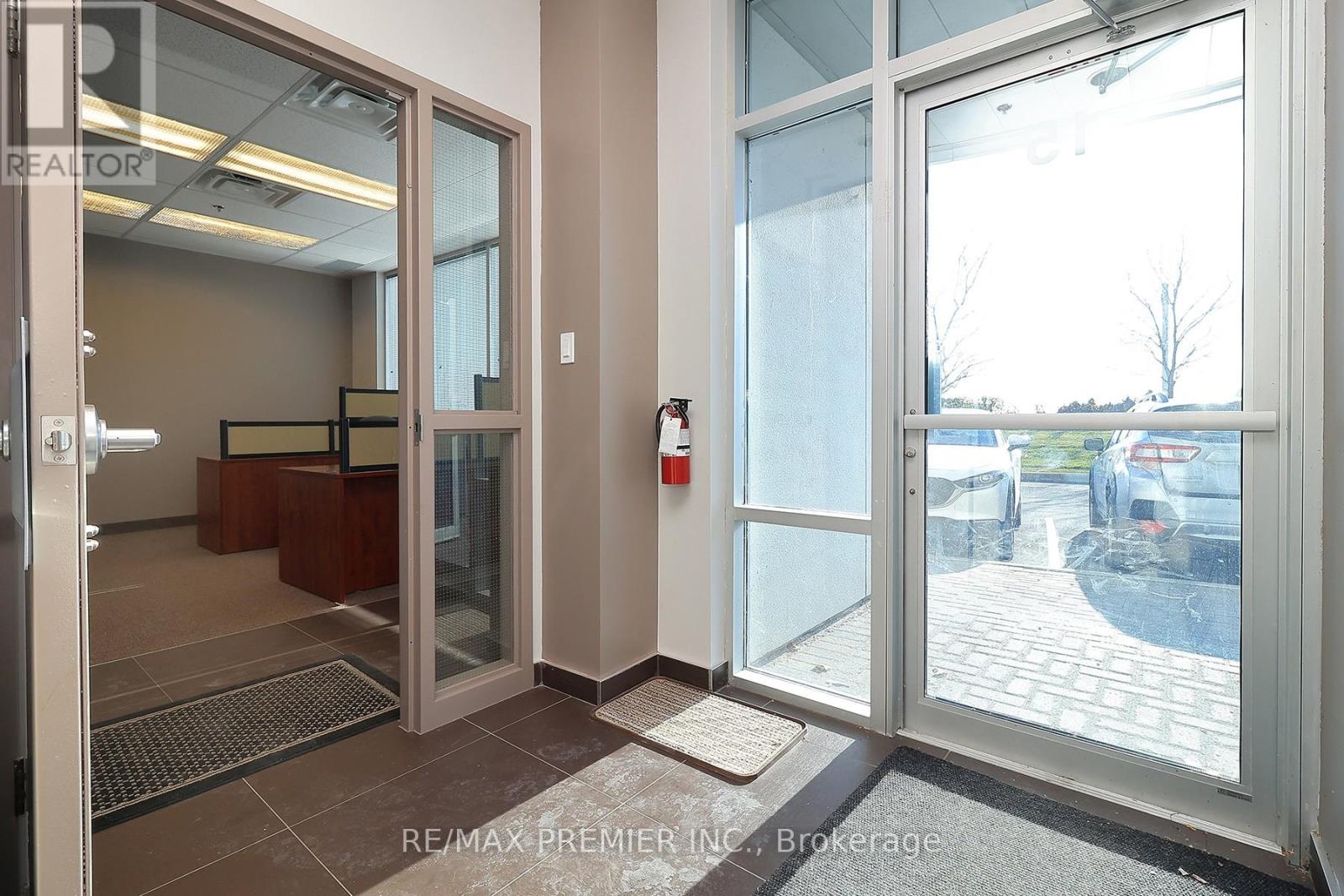 15 - 595 Cityview Boulevard, Vaughan, Ontario  L4H 3M7 - Photo 3 - N12573550