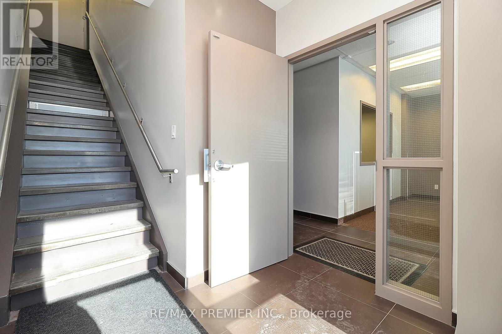 15 - 595 Cityview Boulevard, Vaughan, Ontario  L4H 3M7 - Photo 4 - N12573550