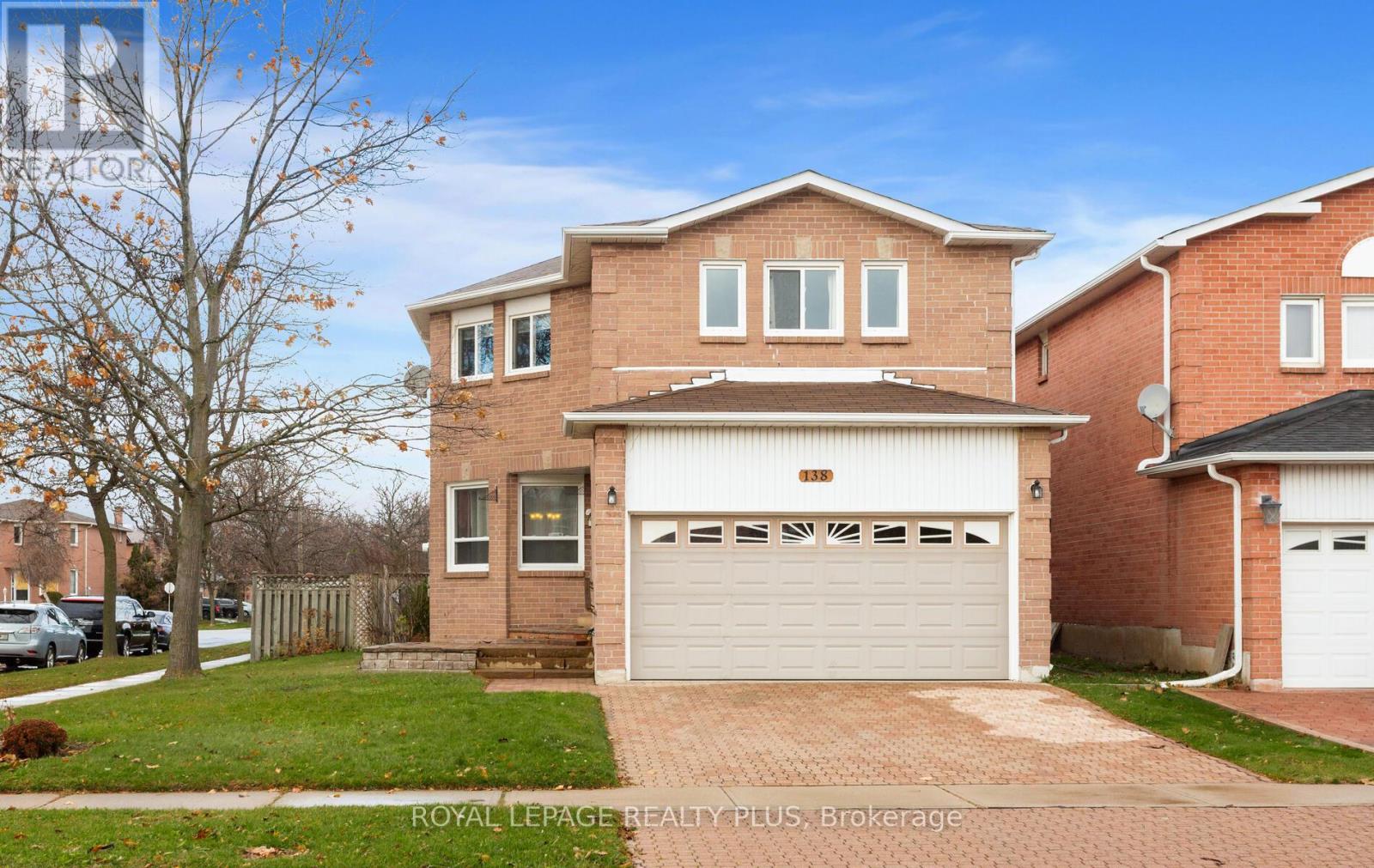 138 Atkins Circle, Brampton, Ontario  L6X 4E7 - Photo 3 - W12573524