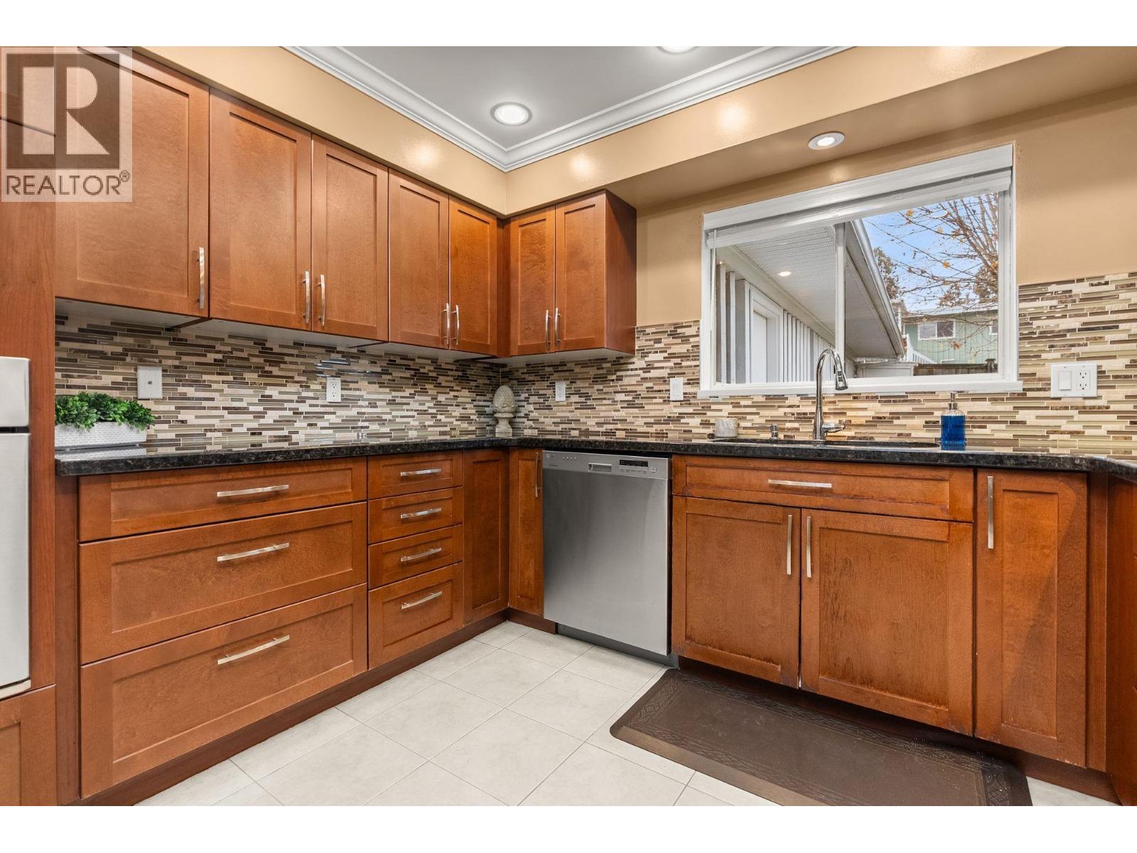 35 Courtney Crescent, New Westminster, British Columbia  V3L 4M1 - Photo 15 - R3069754