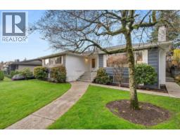 35 COURTNEY CRESCENT