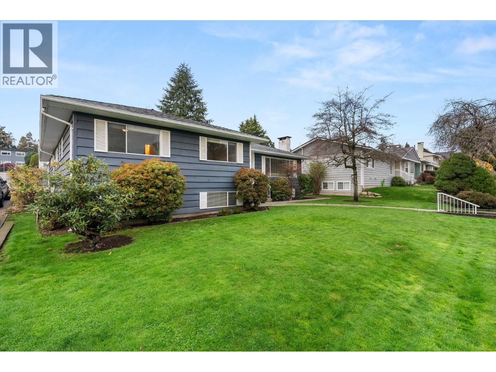 35 Courtney Crescent, New Westminster, British Columbia  V3L 4M1 - Photo 2 - R3069754