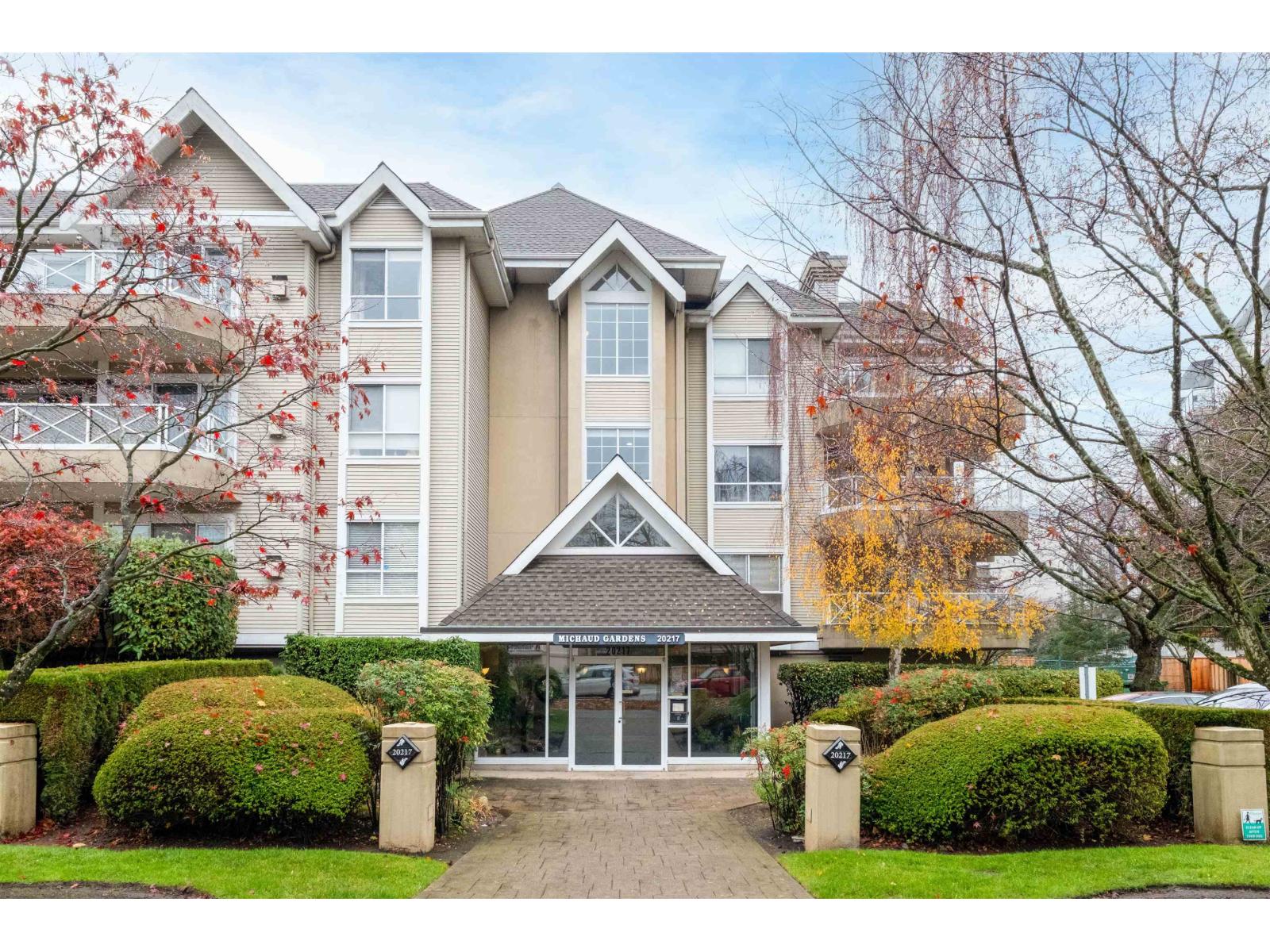 211 20217 MICHAUD CRESCENT, Langley, British Columbia