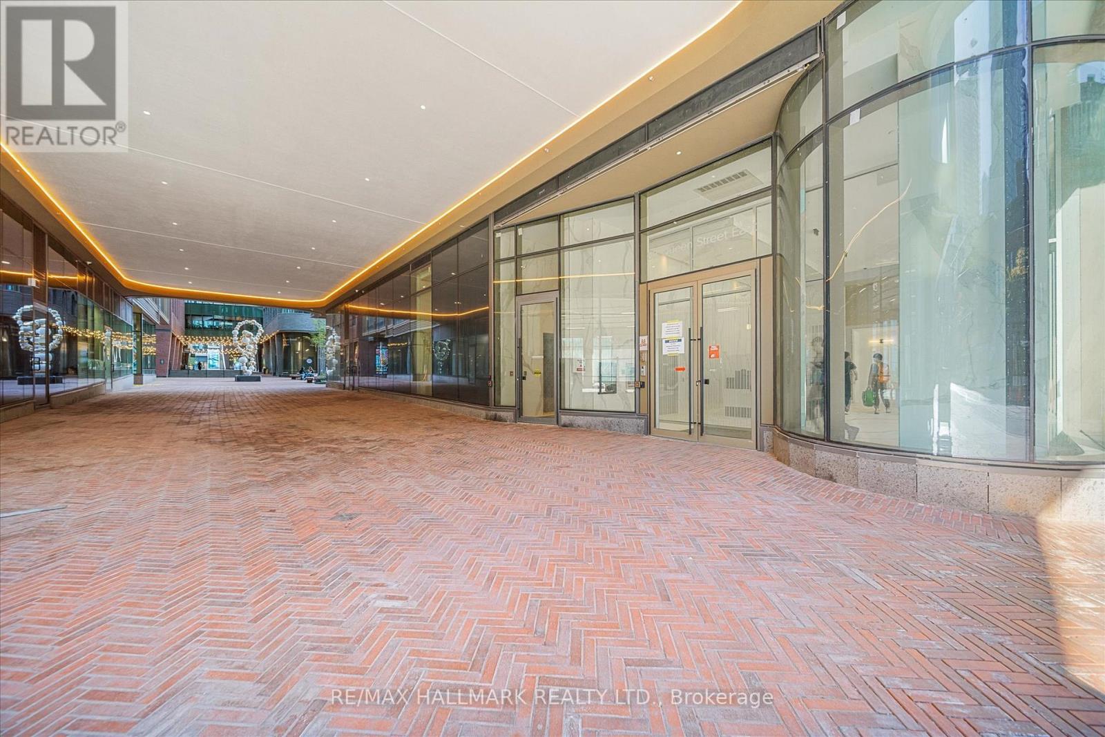 4711 - 88 Queen Street E, Toronto, Ontario  M5C 0B6 - Photo 2 - C12573558