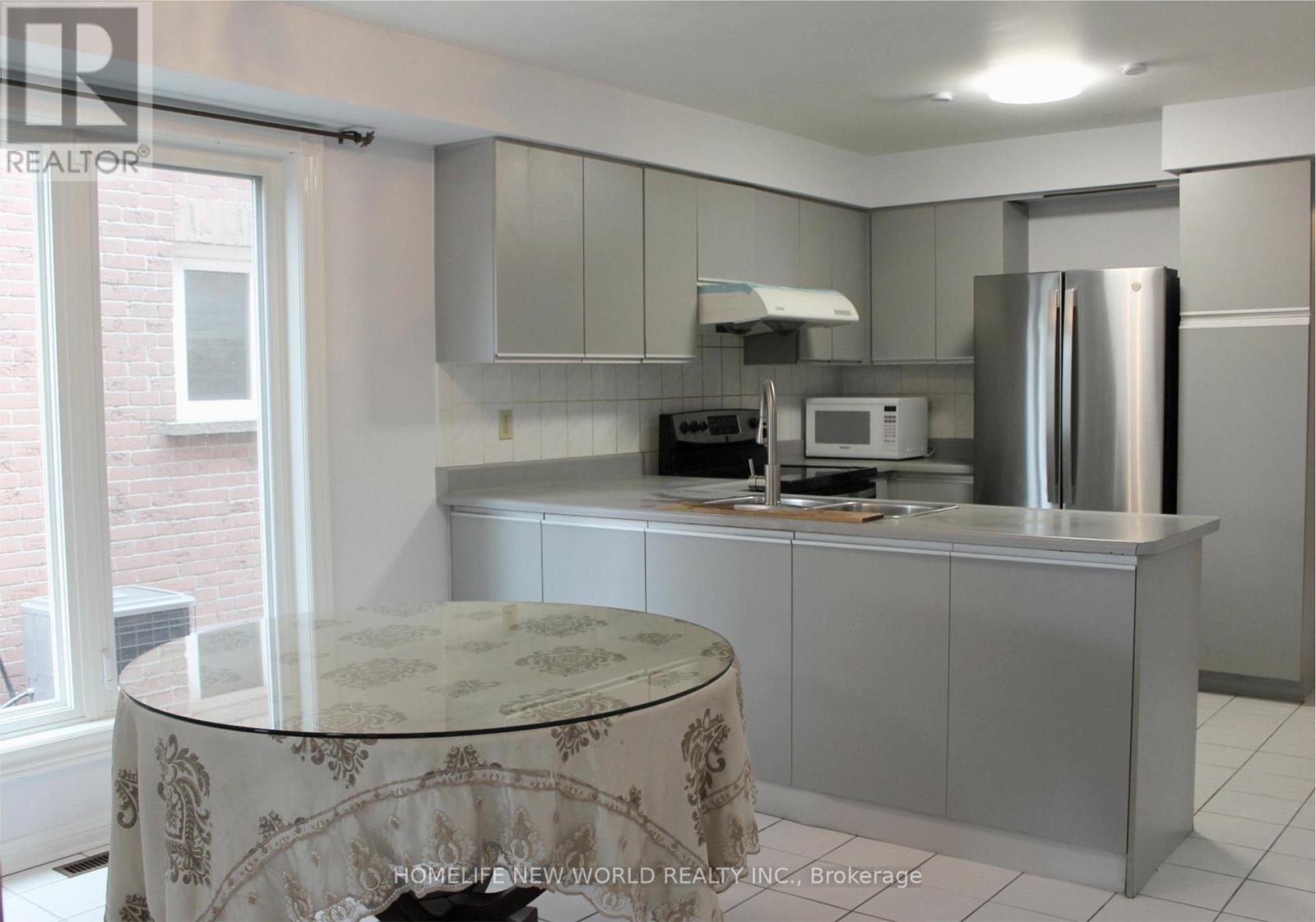 328 Port Royal Trail, Toronto, Ontario  M1V 2L7 - Photo 4 - E12573556