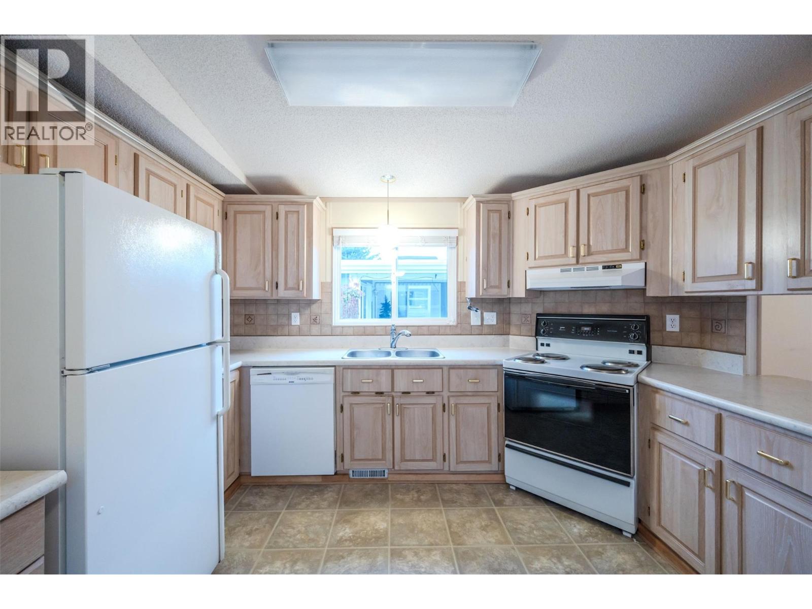 6778 Tucelnuit Drive Unit# 39, Oliver, British Columbia  V0H 1T0 - Photo 4 - 10369274