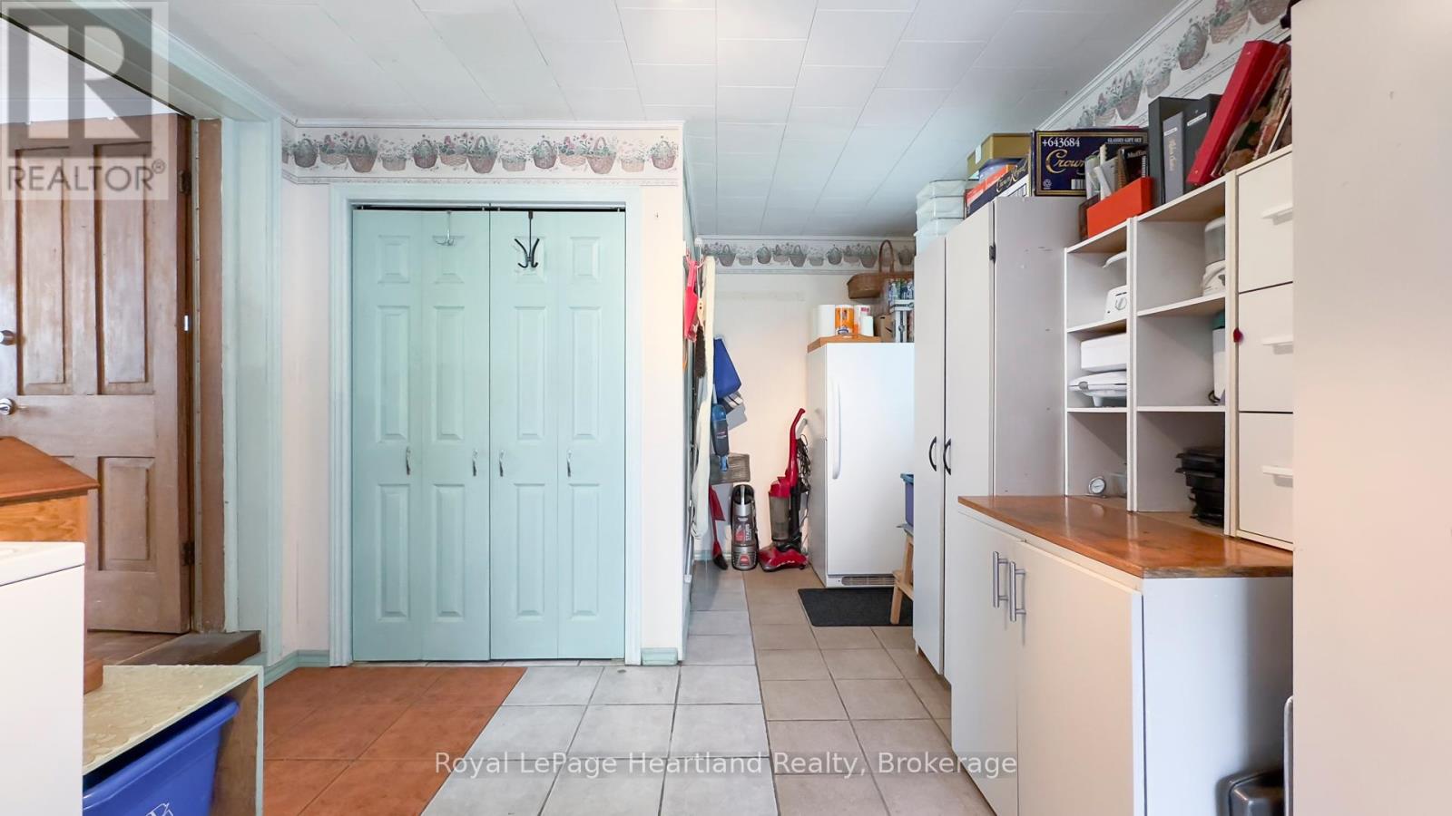 131 Rattenbury Street E, Central Huron, Ontario  N0M 1L0 - Photo 12 - X12214347