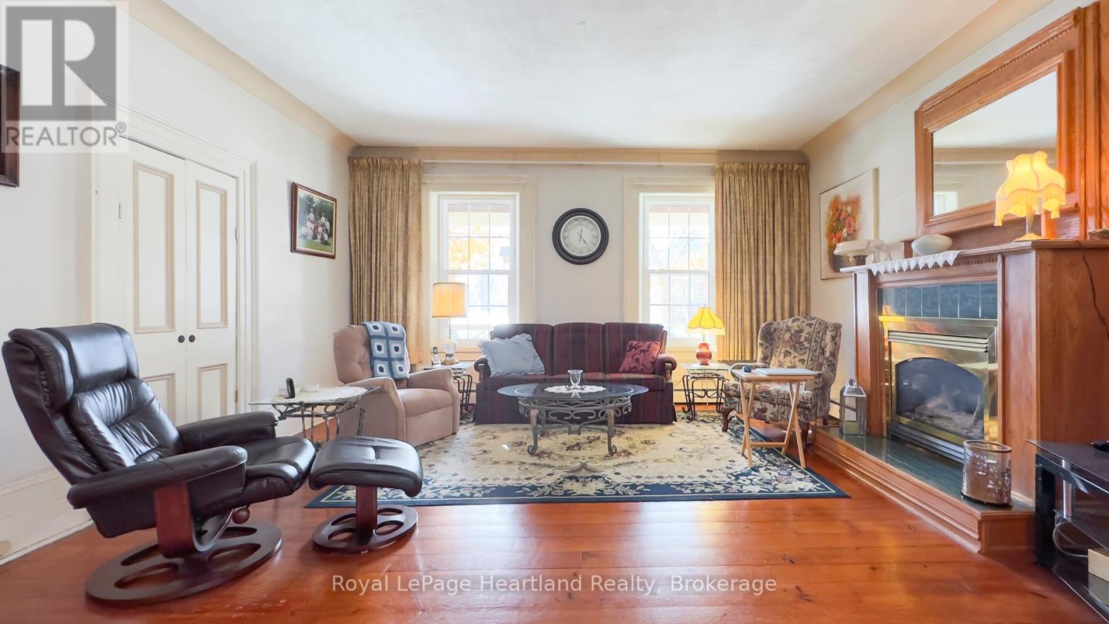 Photo 18 of 49 for 131 Rattenbury Street E