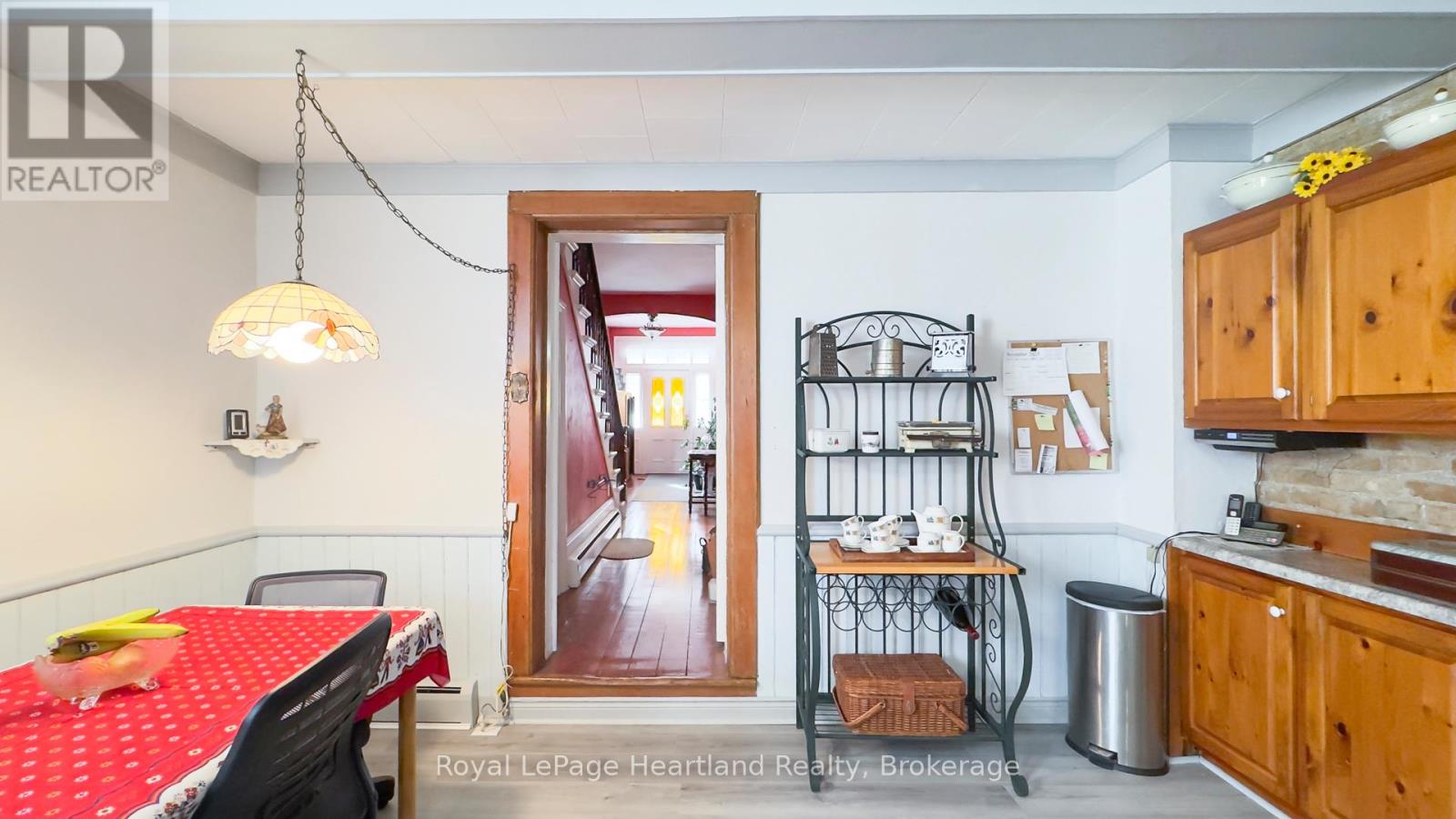 Photo 27 of 49 for 131 Rattenbury Street E