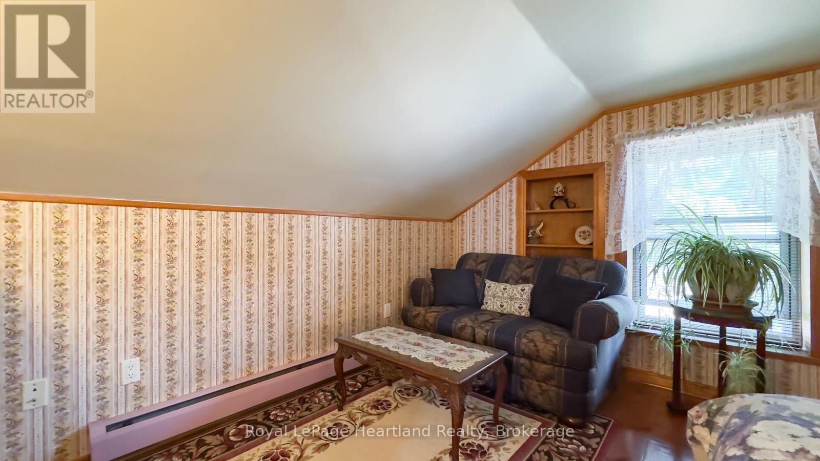 Photo 39 of 49 for 131 Rattenbury Street E