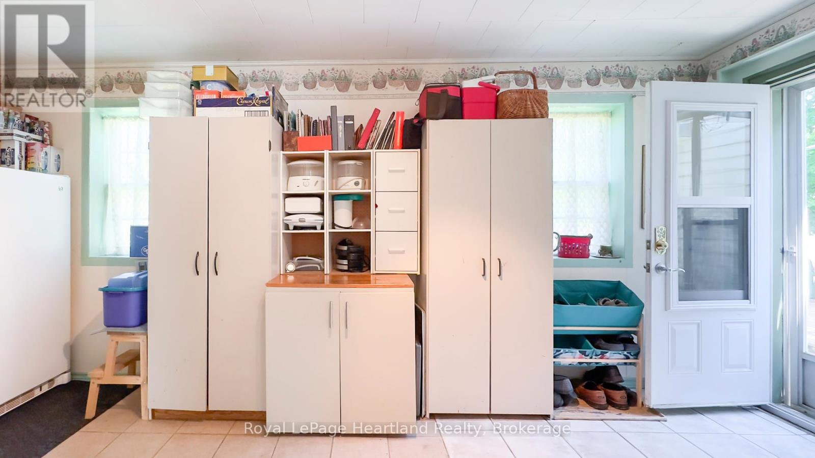 Photo 9 of 49 for 131 Rattenbury Street E