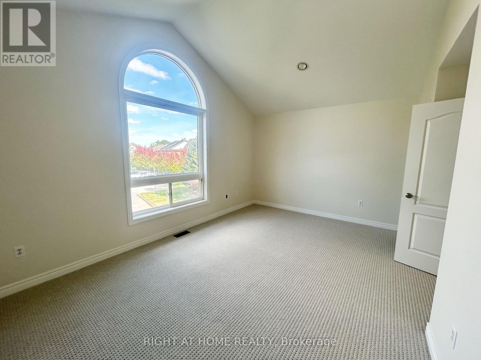 3342 Fountain Park Avenue, Mississauga, Ontario  L5M 7E2 - Photo 14 - W12573576