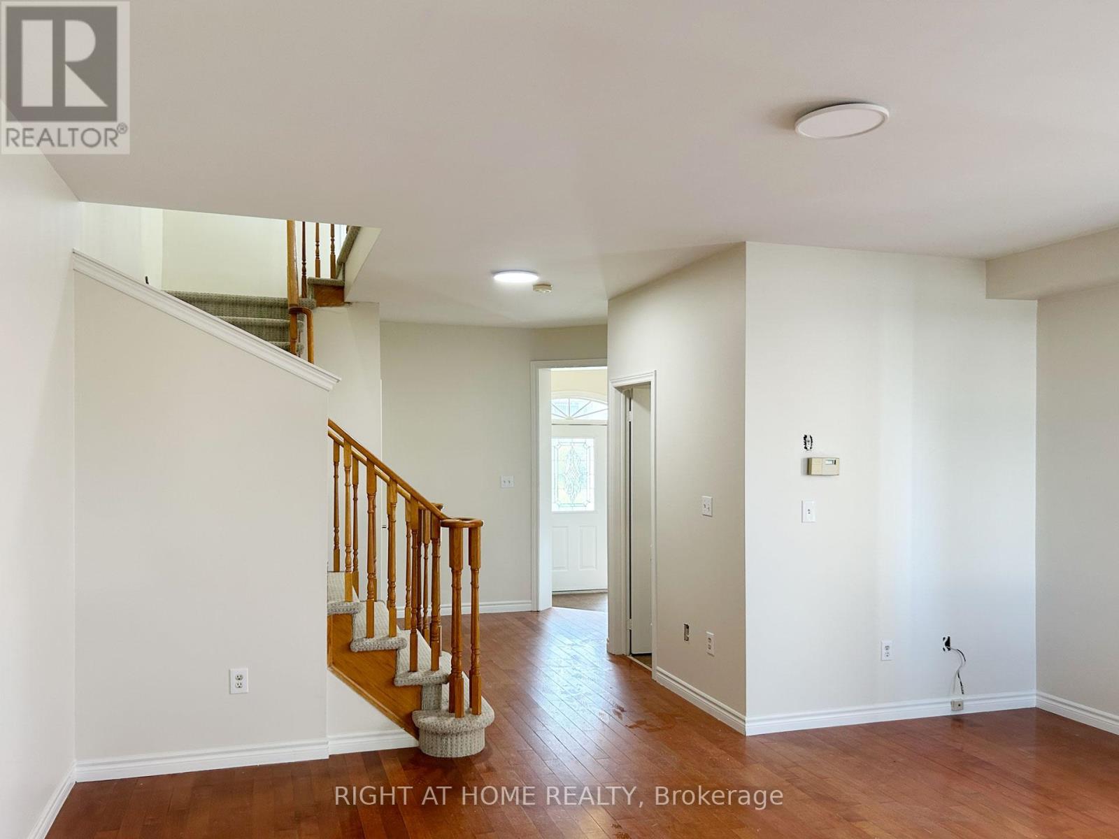 3342 Fountain Park Avenue, Mississauga, Ontario  L5M 7E2 - Photo 3 - W12573576