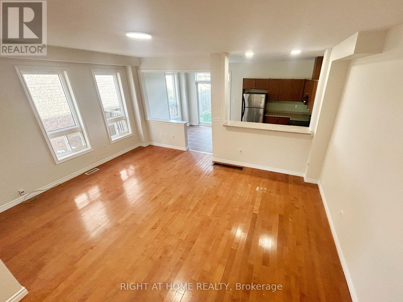 3342 Fountain Park Avenue, Mississauga, Ontario  L5M 7E2 - Photo 4 - W12573576