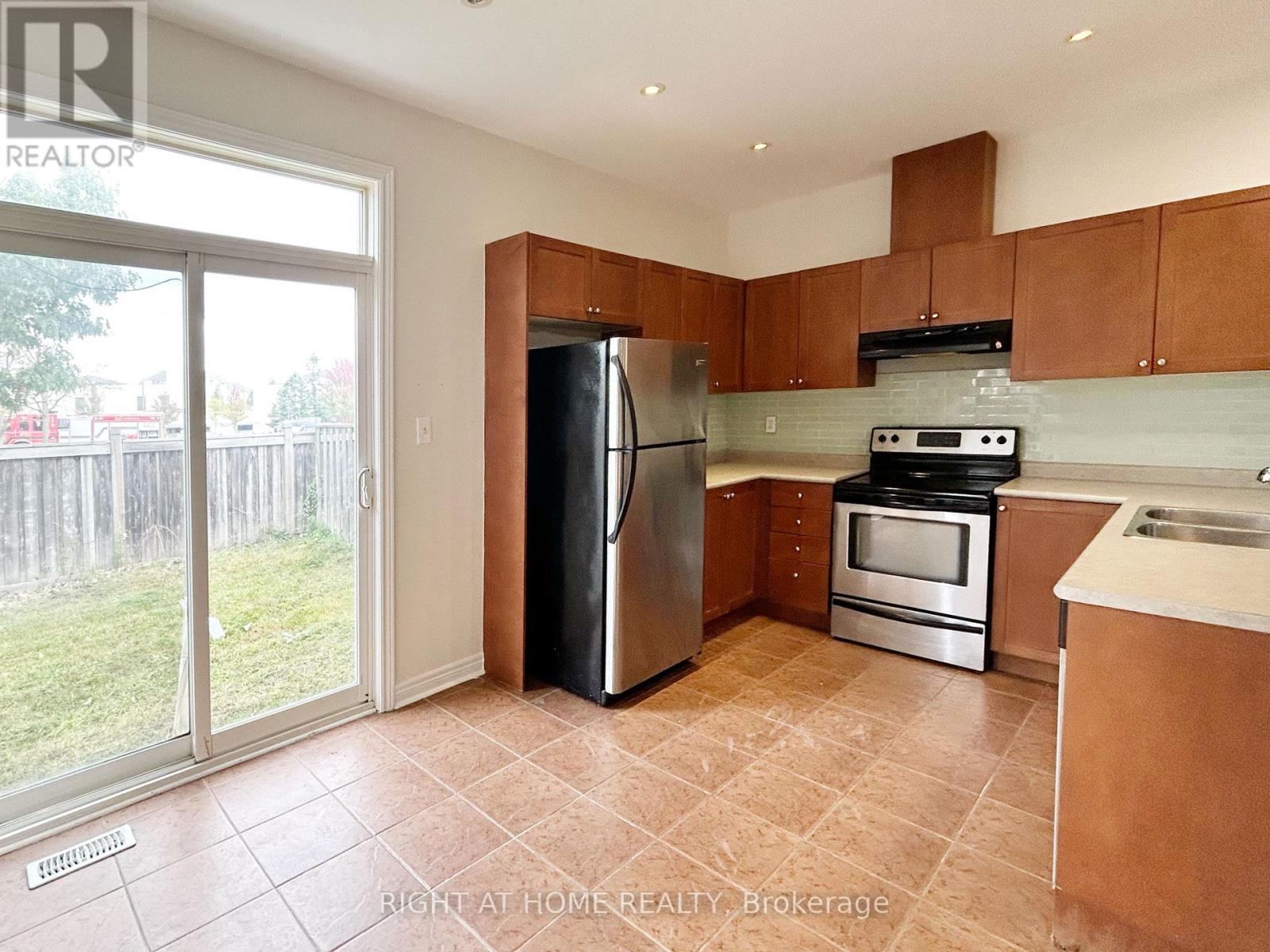 3342 Fountain Park Avenue, Mississauga, Ontario  L5M 7E2 - Photo 7 - W12573576