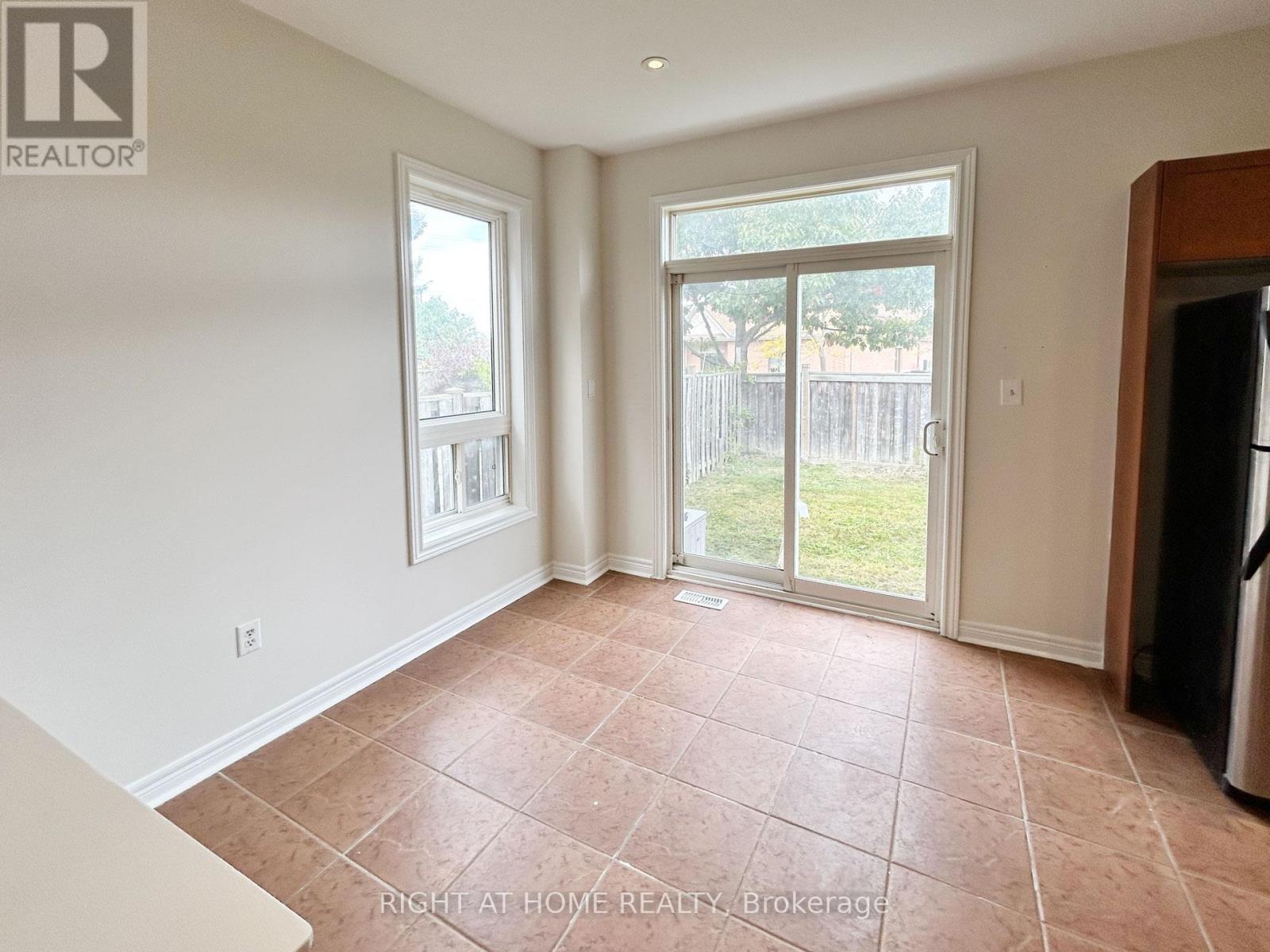 3342 Fountain Park Avenue, Mississauga, Ontario  L5M 7E2 - Photo 8 - W12573576