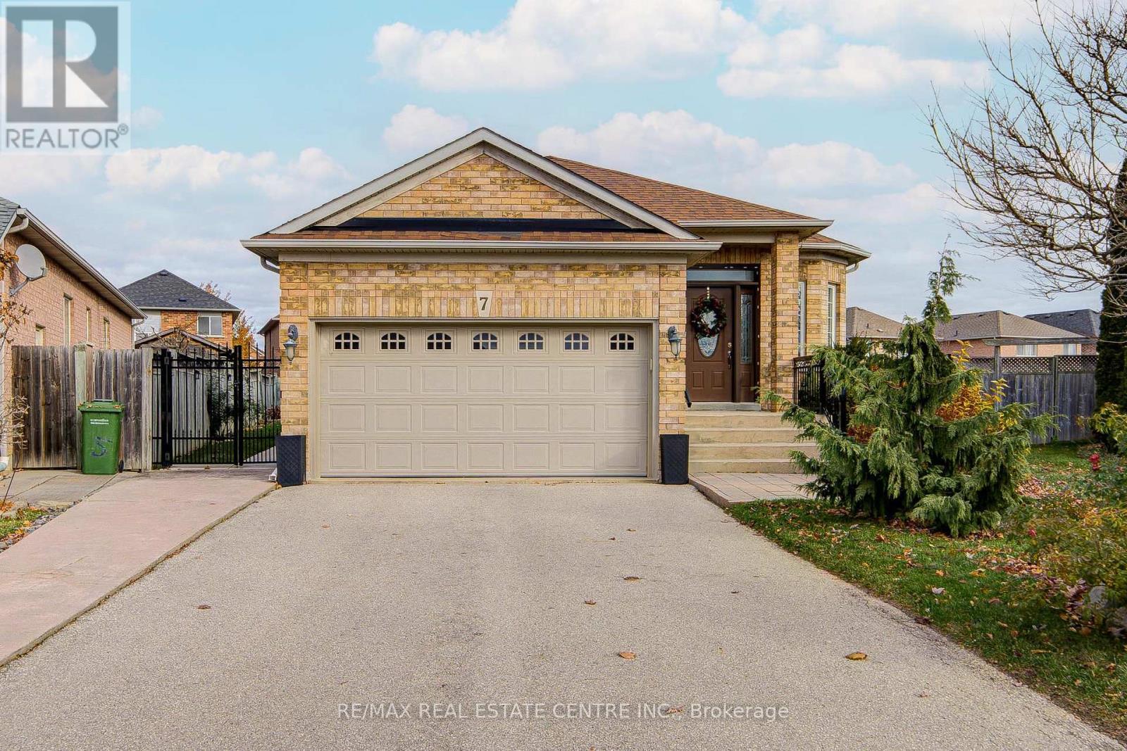 7 Carmichael Court, Caledon, Ontario  L7E 2L8 - Photo 1 - W12573578