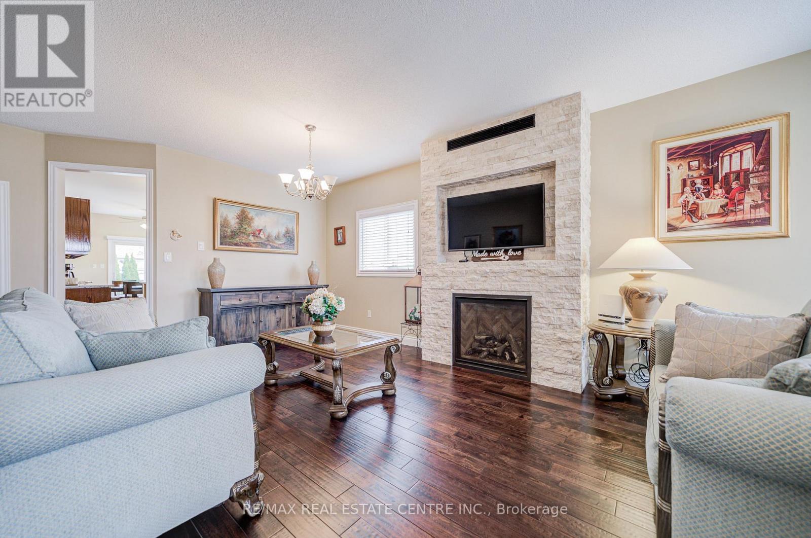 7 Carmichael Court, Caledon, Ontario  L7E 2L8 - Photo 5 - W12573578