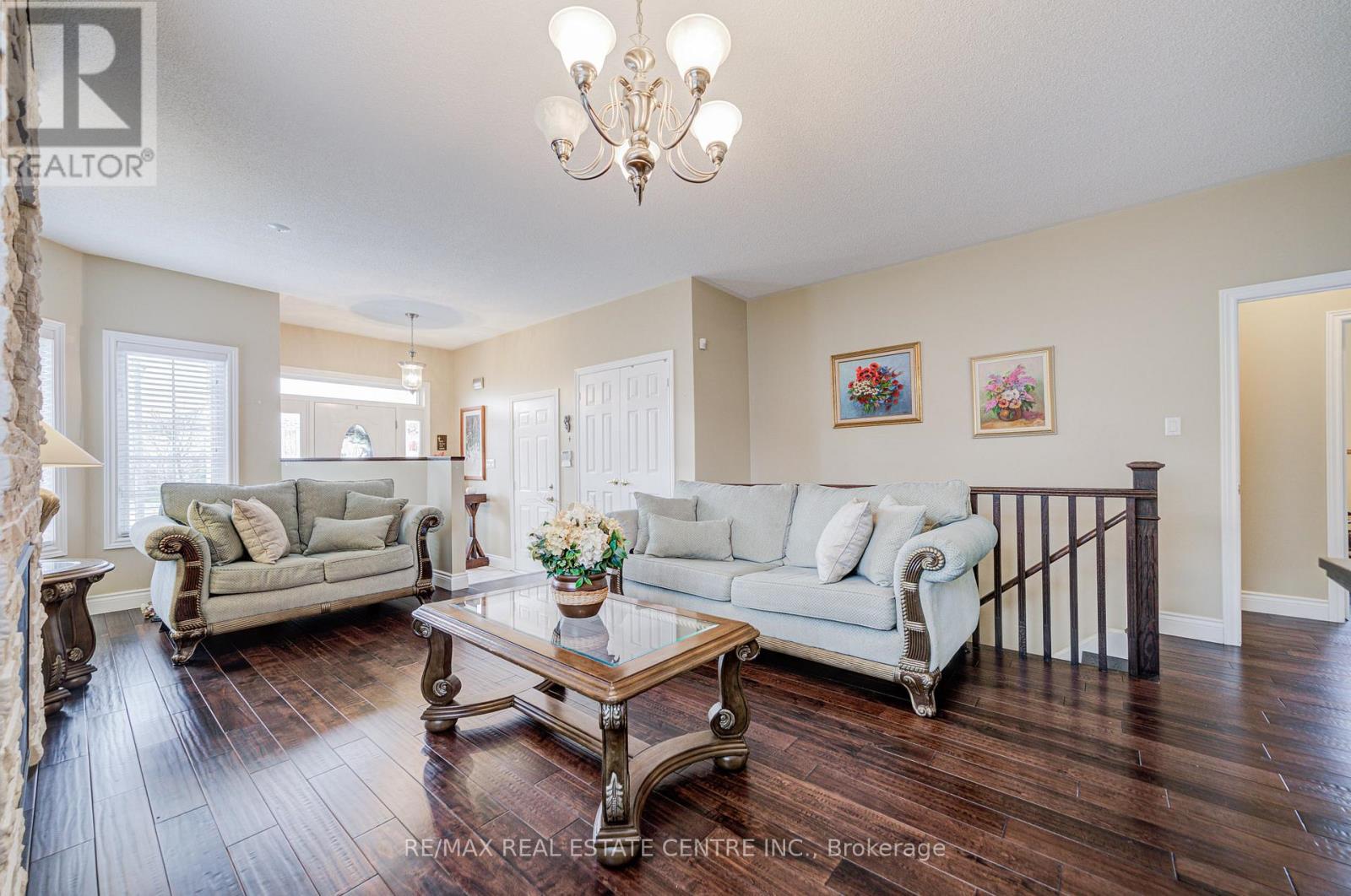7 Carmichael Court, Caledon, Ontario  L7E 2L8 - Photo 6 - W12573578