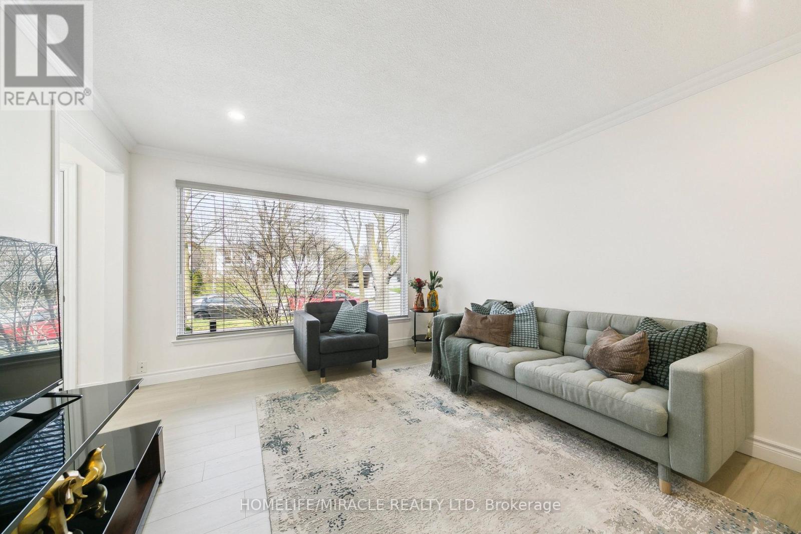 1612 Wavell Crescent, Mississauga, Ontario  L4X 1X1 - Photo 10 - W12573586