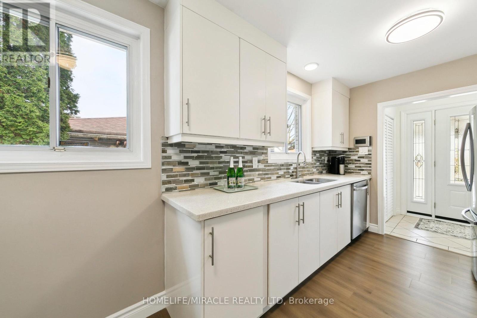 1612 Wavell Crescent, Mississauga, Ontario  L4X 1X1 - Photo 14 - W12573586