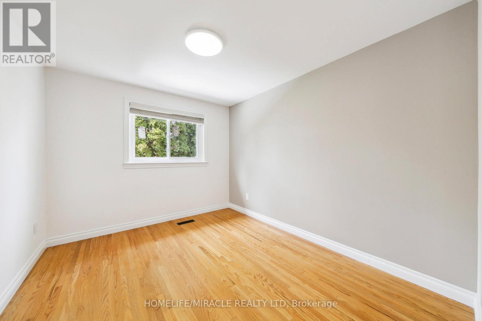 1612 Wavell Crescent, Mississauga, Ontario  L4X 1X1 - Photo 15 - W12573586