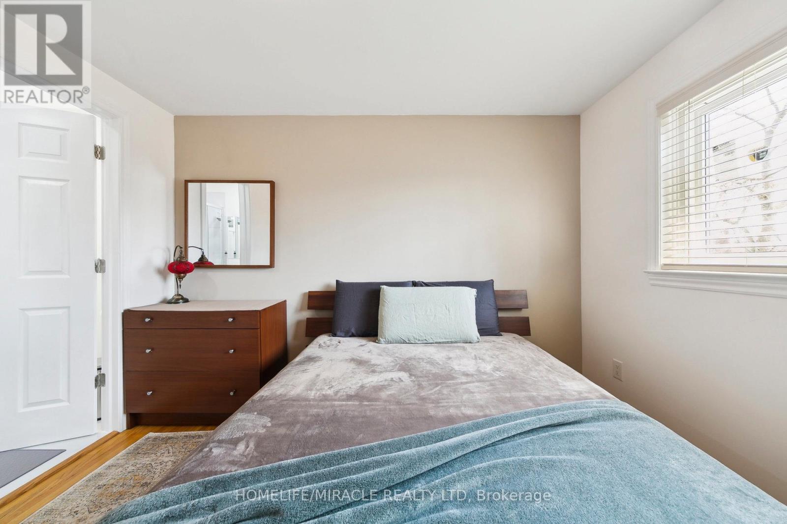 1612 Wavell Crescent, Mississauga, Ontario  L4X 1X1 - Photo 23 - W12573586