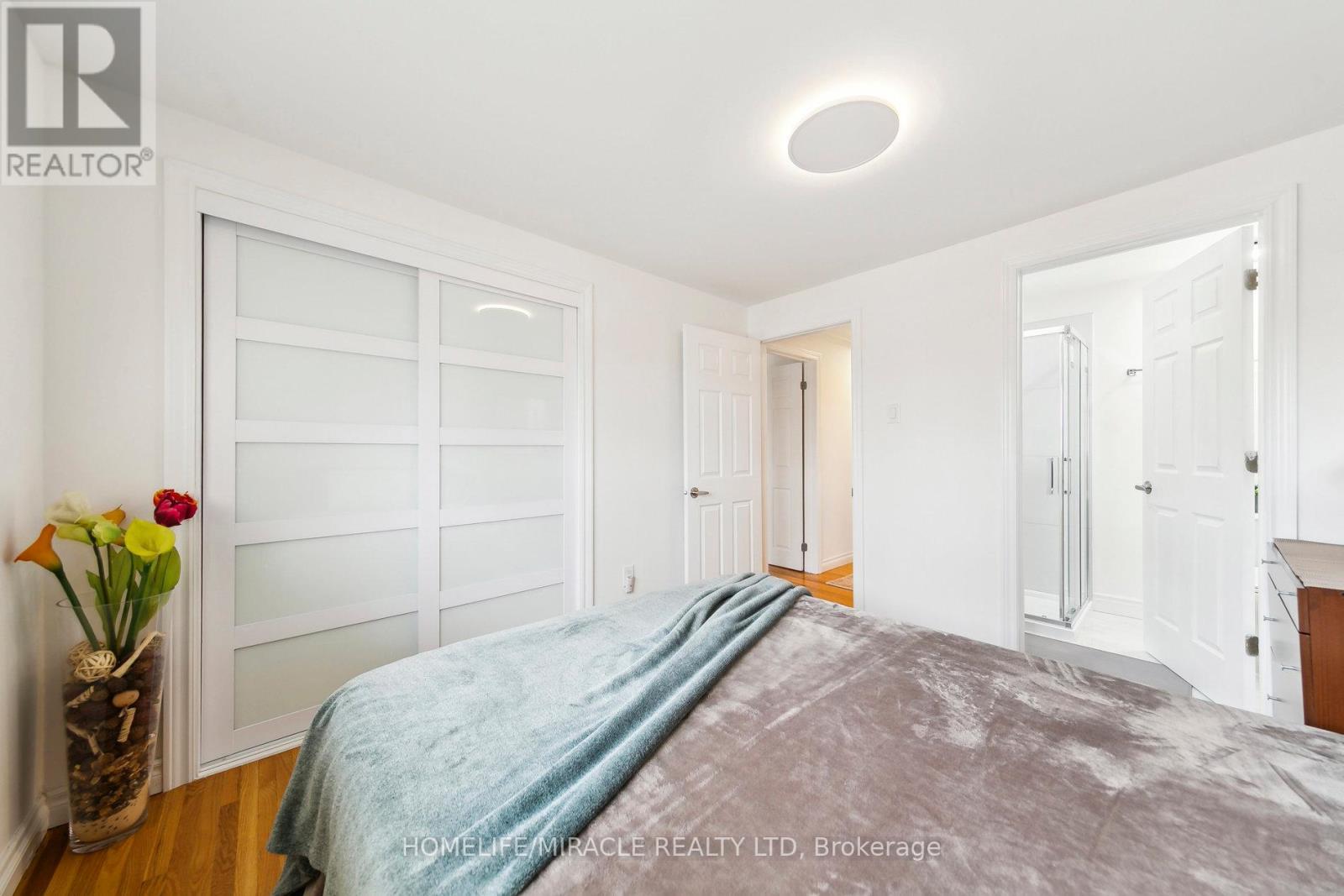 1612 Wavell Crescent, Mississauga, Ontario  L4X 1X1 - Photo 24 - W12573586