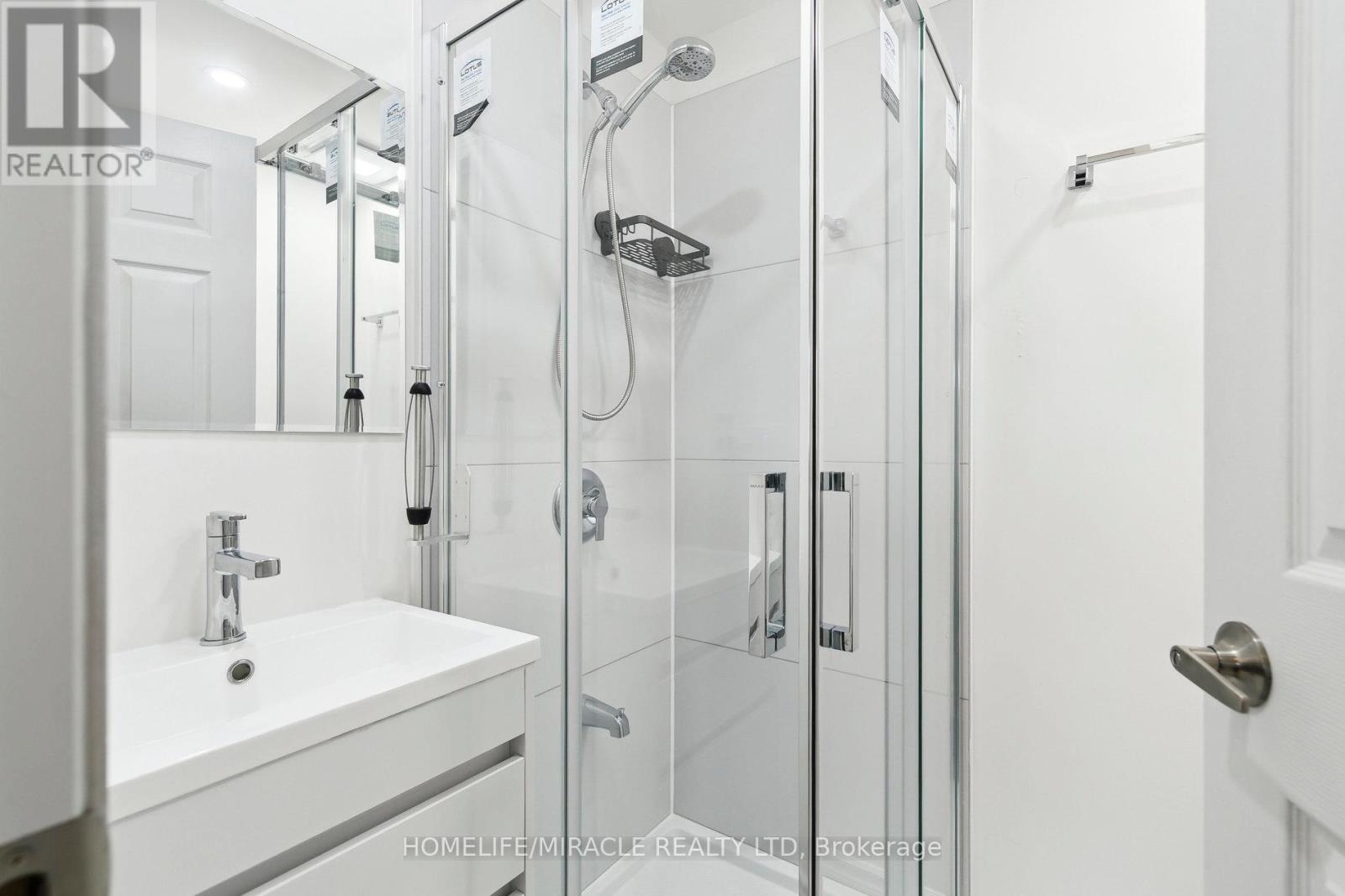 1612 Wavell Crescent, Mississauga, Ontario  L4X 1X1 - Photo 25 - W12573586