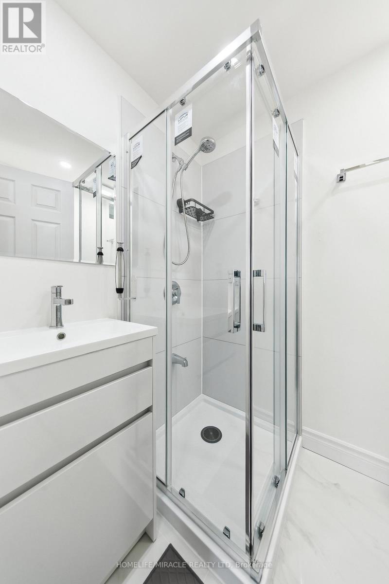 1612 Wavell Crescent, Mississauga, Ontario  L4X 1X1 - Photo 26 - W12573586