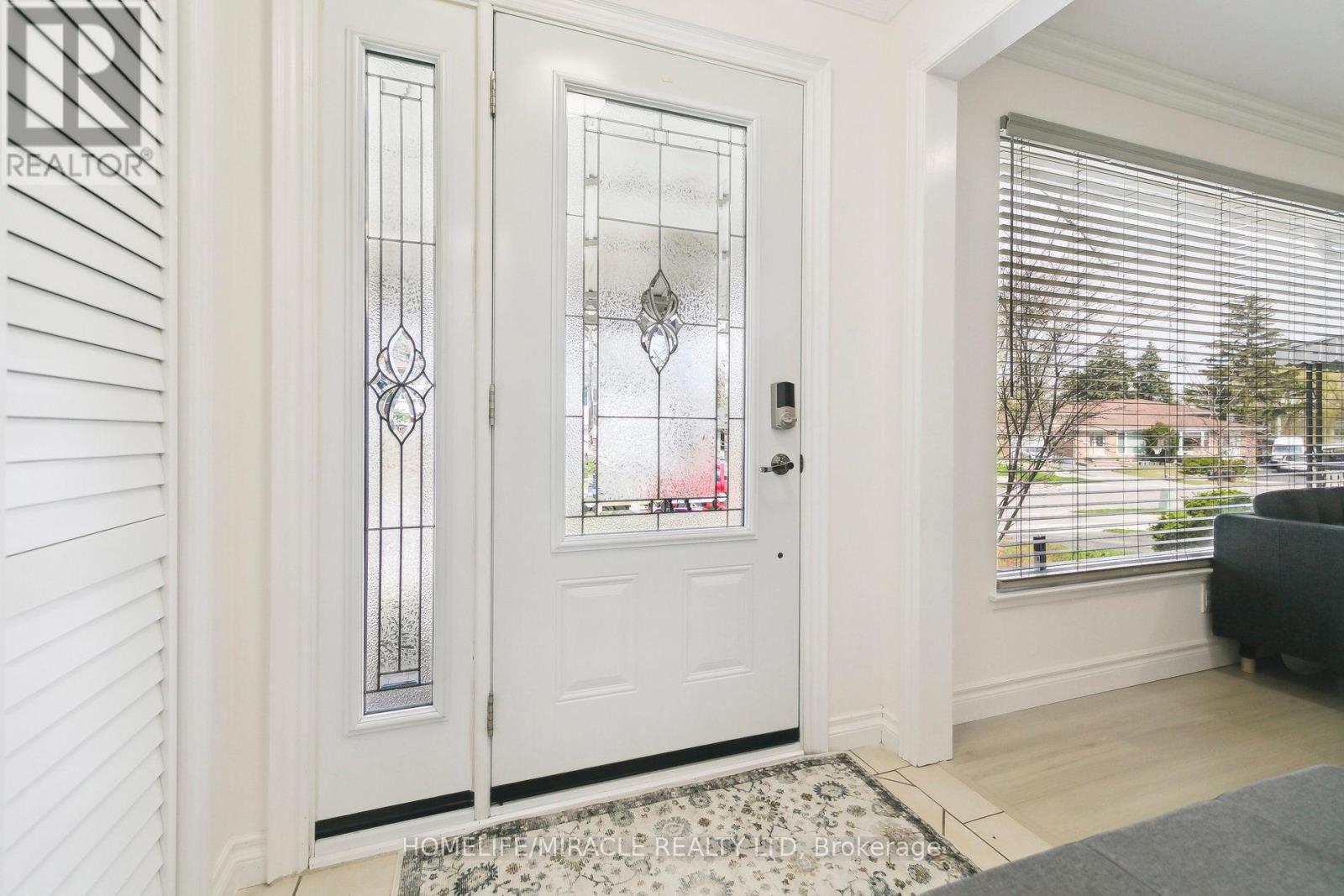 1612 Wavell Crescent, Mississauga, Ontario  L4X 1X1 - Photo 5 - W12573586