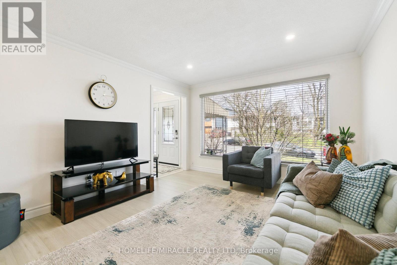 1612 Wavell Crescent, Mississauga, Ontario  L4X 1X1 - Photo 8 - W12573586