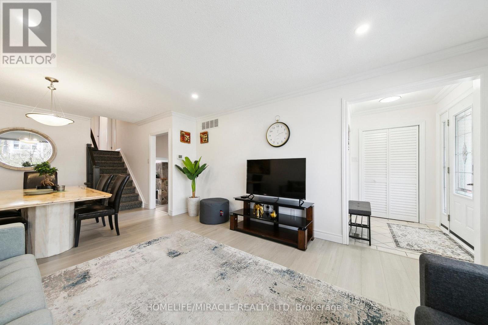 1612 Wavell Crescent, Mississauga, Ontario  L4X 1X1 - Photo 9 - W12573586