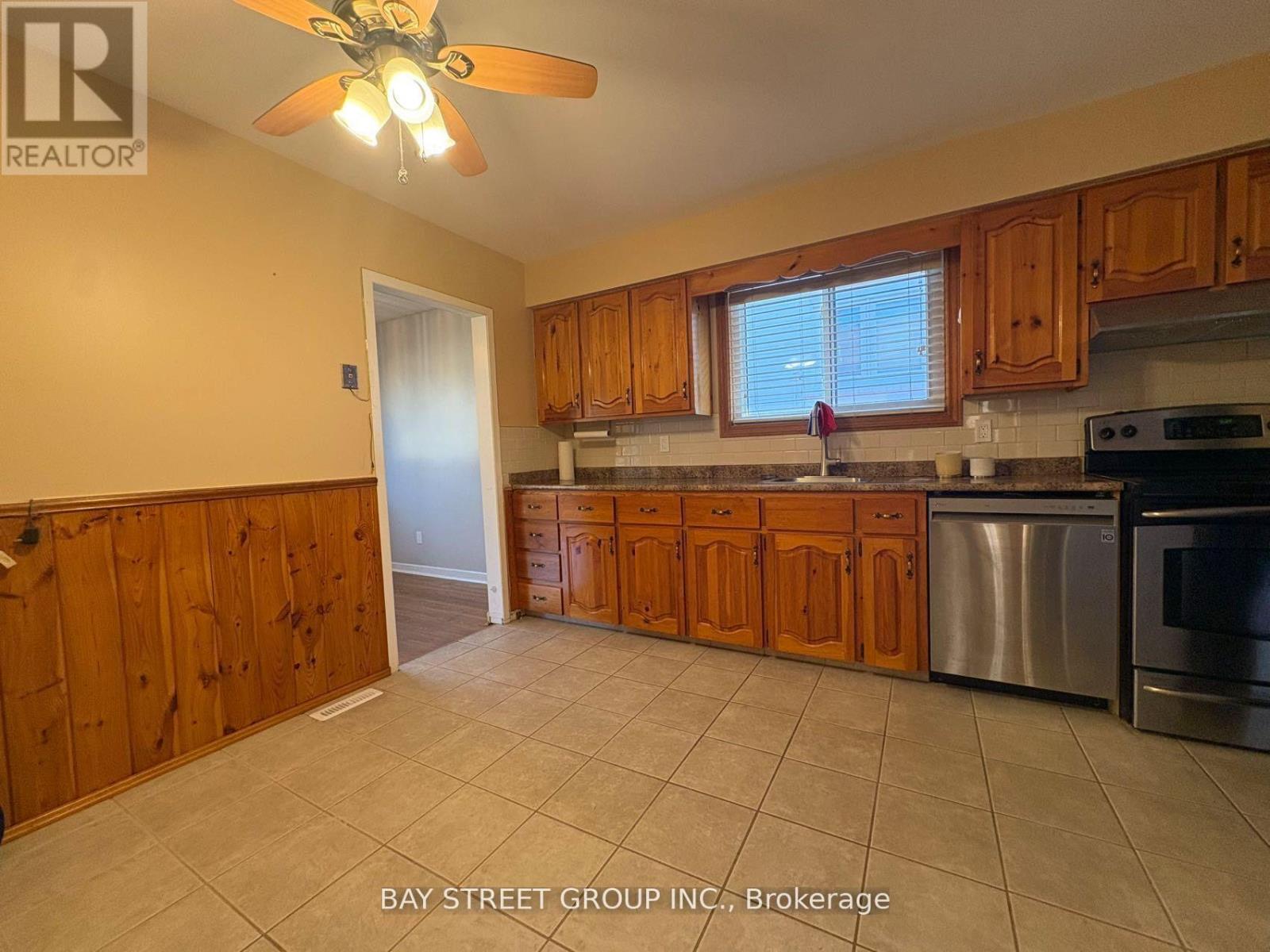 632 Ardleigh Crescent, Burlington, Ontario  L7L 4K8 - Photo 11 - W12573588