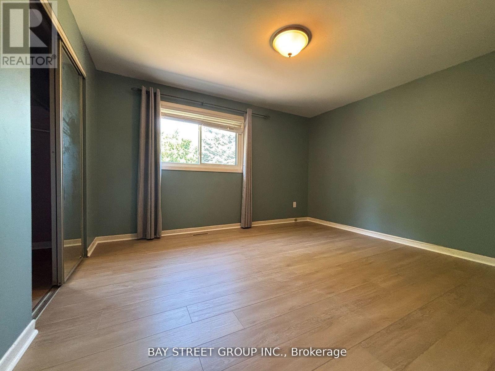 632 Ardleigh Crescent, Burlington, Ontario  L7L 4K8 - Photo 13 - W12573588