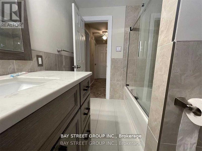 632 Ardleigh Crescent, Burlington, Ontario  L7L 4K8 - Photo 16 - W12573588