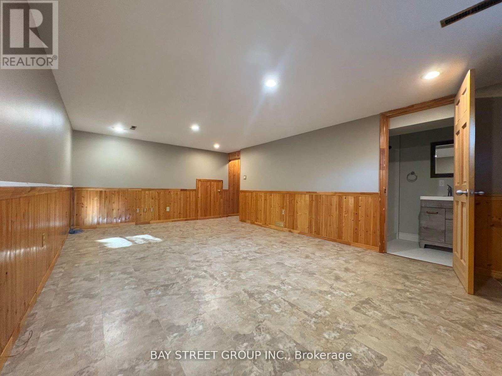 632 Ardleigh Crescent, Burlington, Ontario  L7L 4K8 - Photo 22 - W12573588