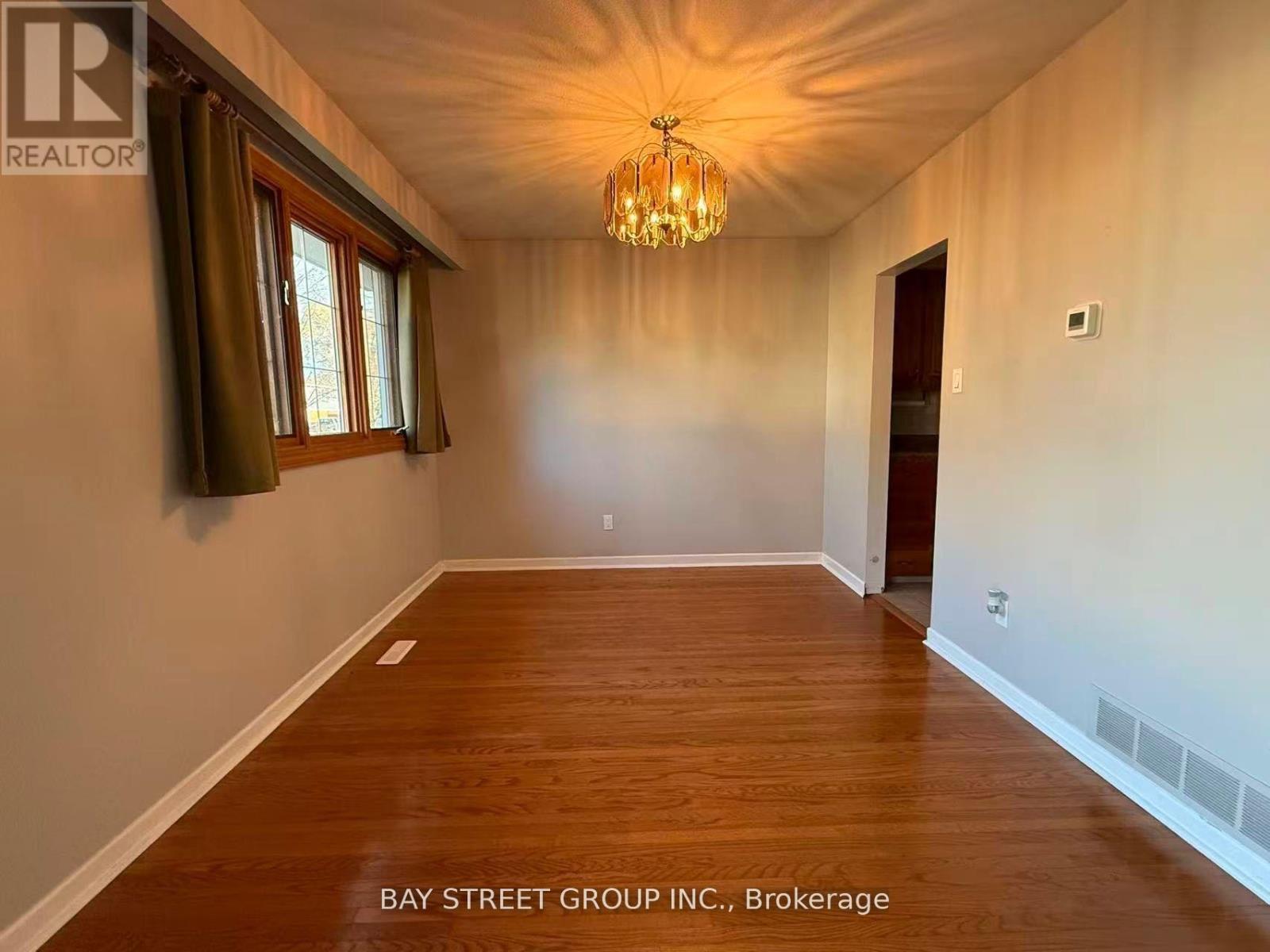 632 Ardleigh Crescent, Burlington, Ontario  L7L 4K8 - Photo 6 - W12573588