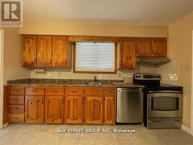 632 Ardleigh Crescent, Burlington, Ontario  L7L 4K8 - Photo 9 - W12573588