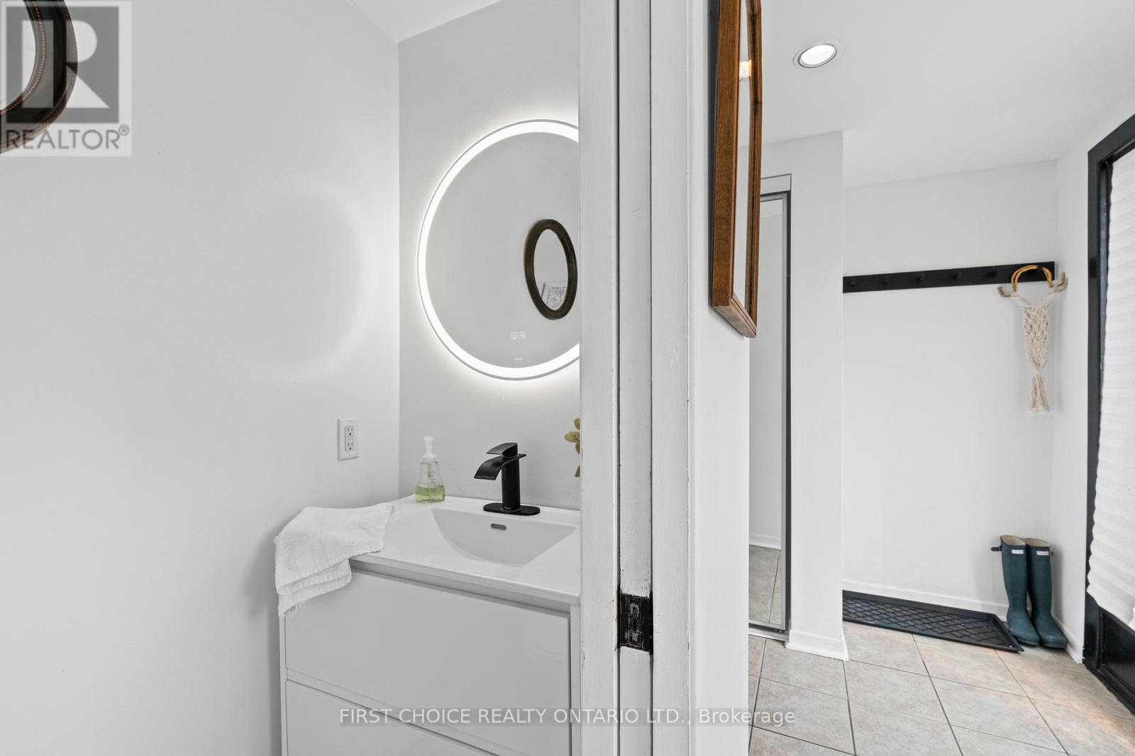 10 Campbell Reid Court, Ottawa, Ontario  K2K 1X7 - Photo 3 - X12573628