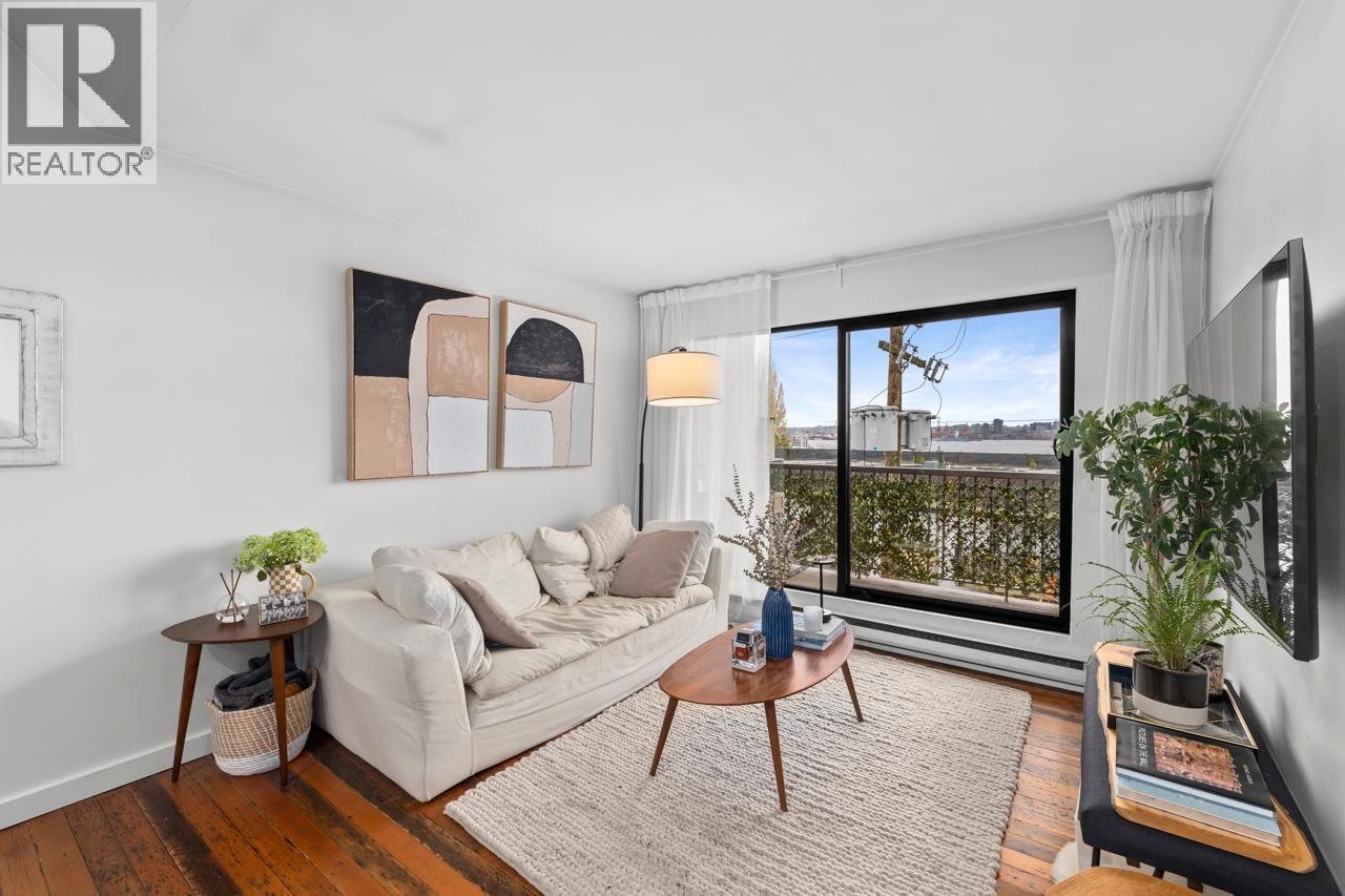 311 251 W 4th Street, North Vancouver, British Columbia  V7M 1H8 - Photo 2 - R3069795