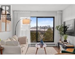 311 251 W 4TH STREET, North Vancouver, British Columbia